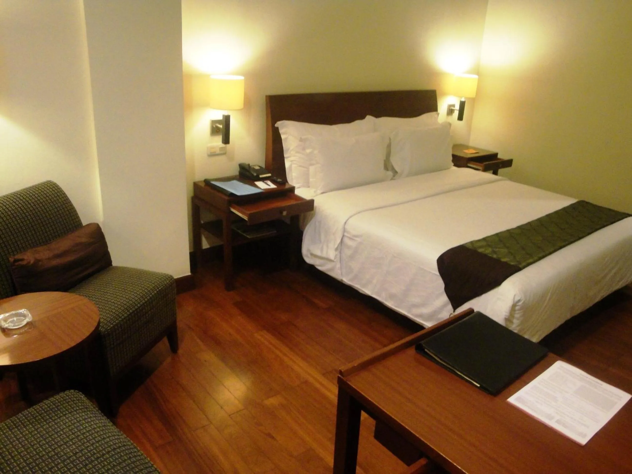 Deluxe Double or Twin Room with Partial Sea View - single occupancy in Manado Quality Hotel