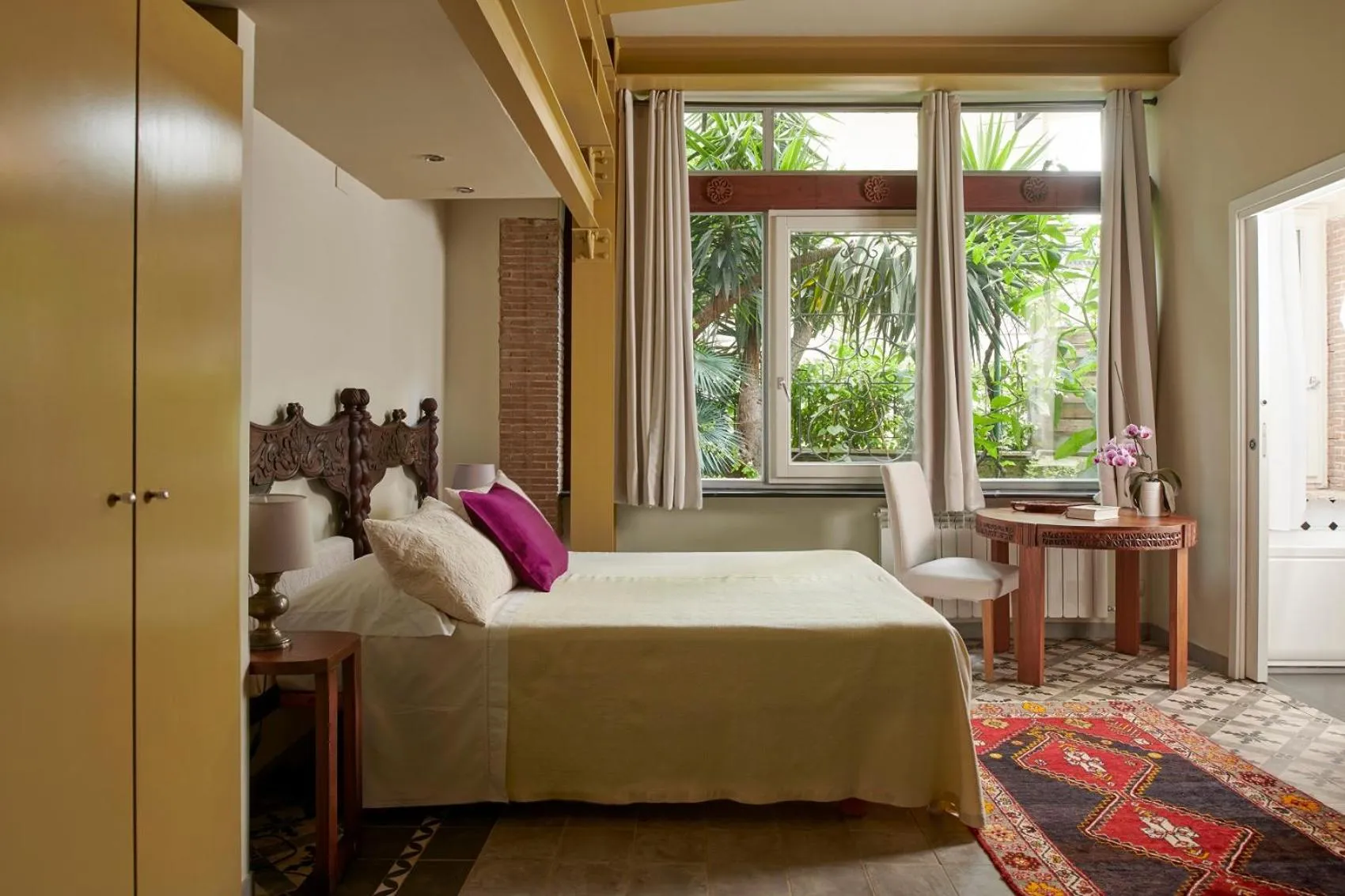 Queen Room with Garden View - single occupancy in Palm Gallery Hotel