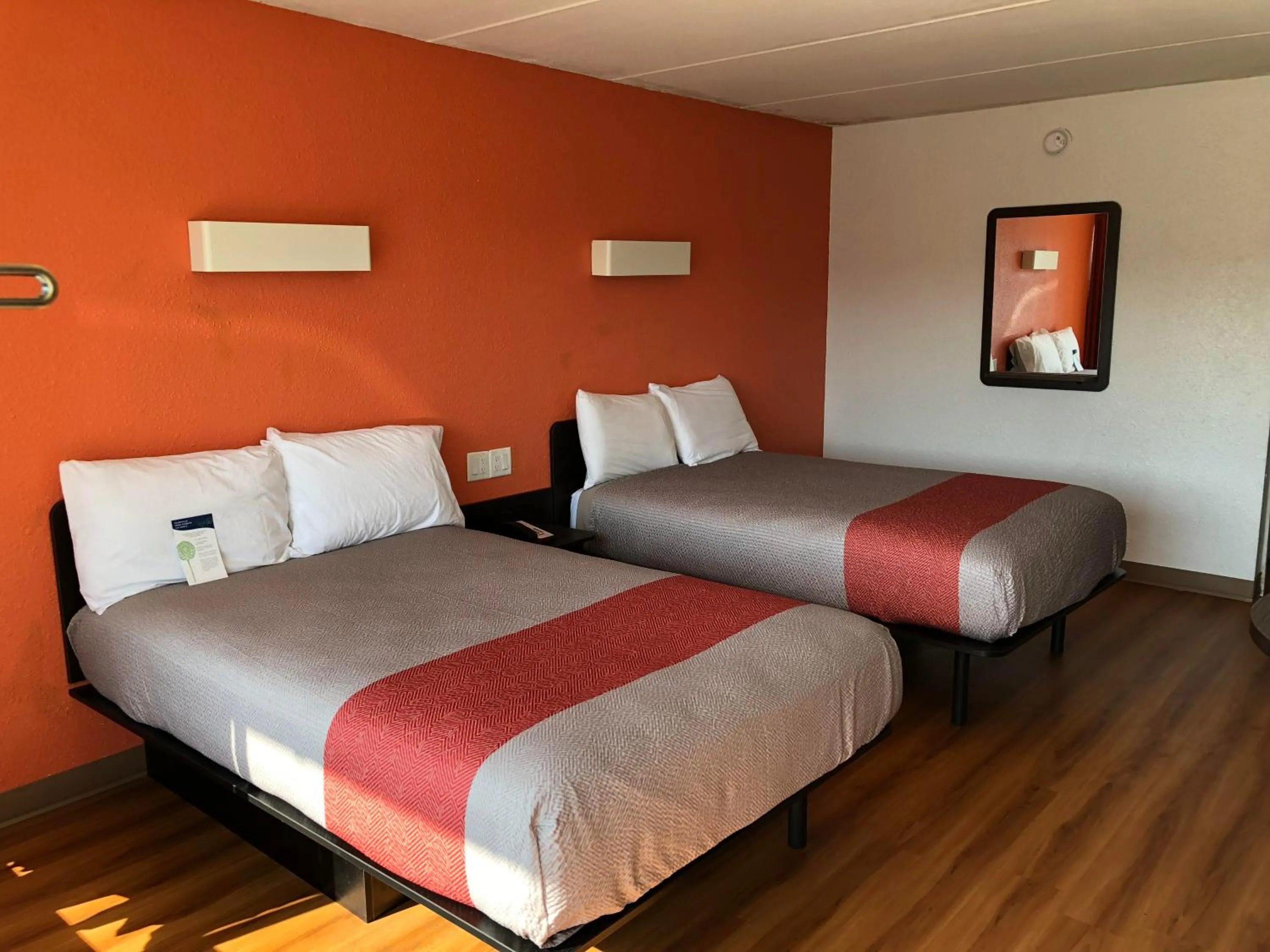 Quadruple Room - Non-Smoking in Motel 6-Brunswick, GA