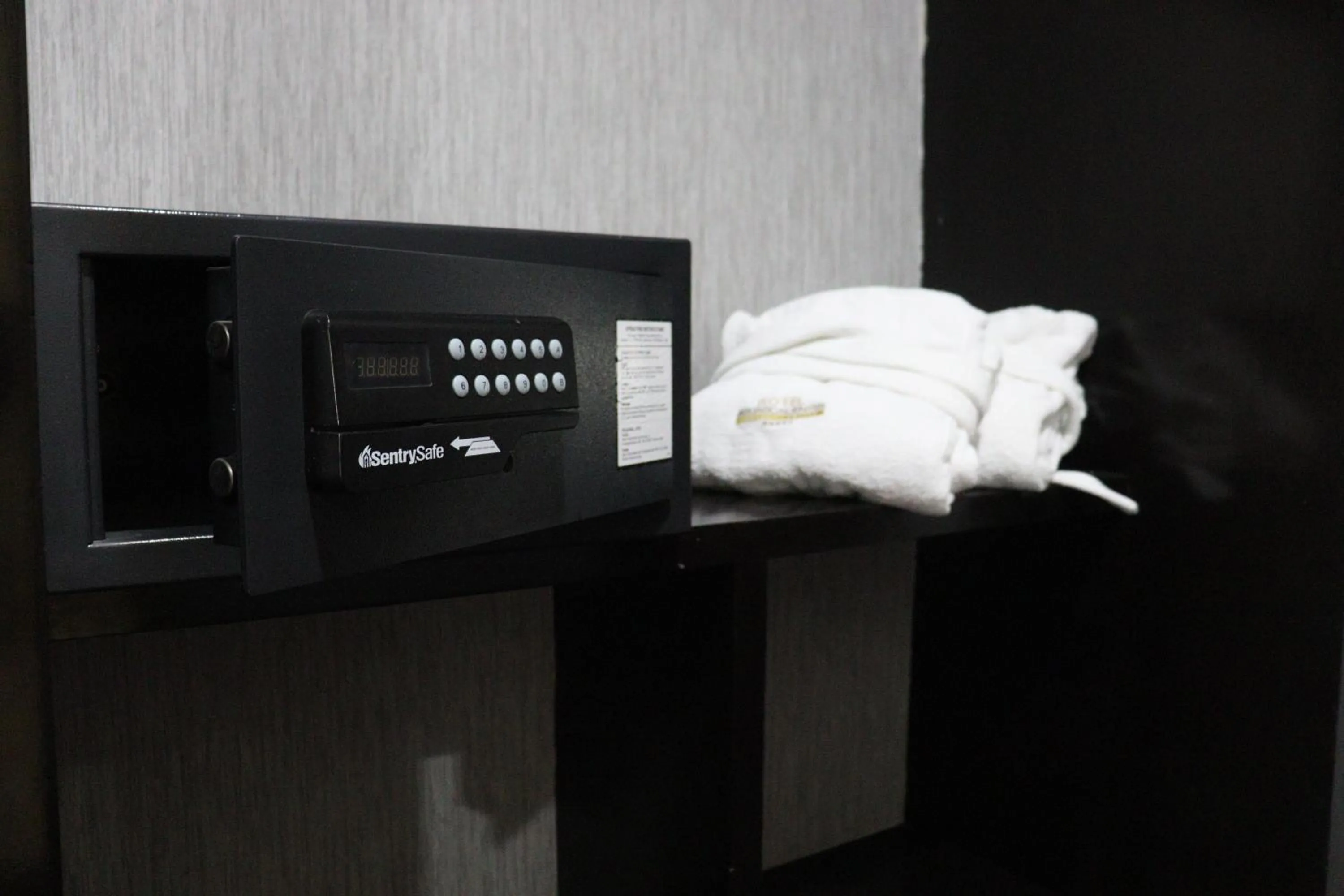 1 King Bed, Mobility Accessible Suite, Roll-In Shower,, Non-Smoking in Wyndham Garden Aguascalientes Hotel & Casino