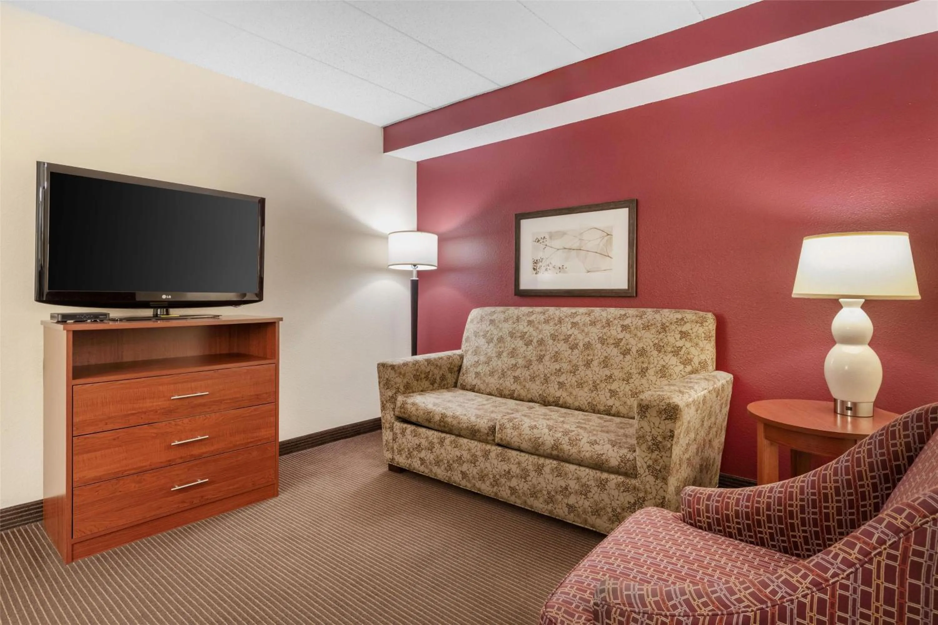 King Suite with Sofa Bed in SureStay Plus Hotel by Best Western Litchfield