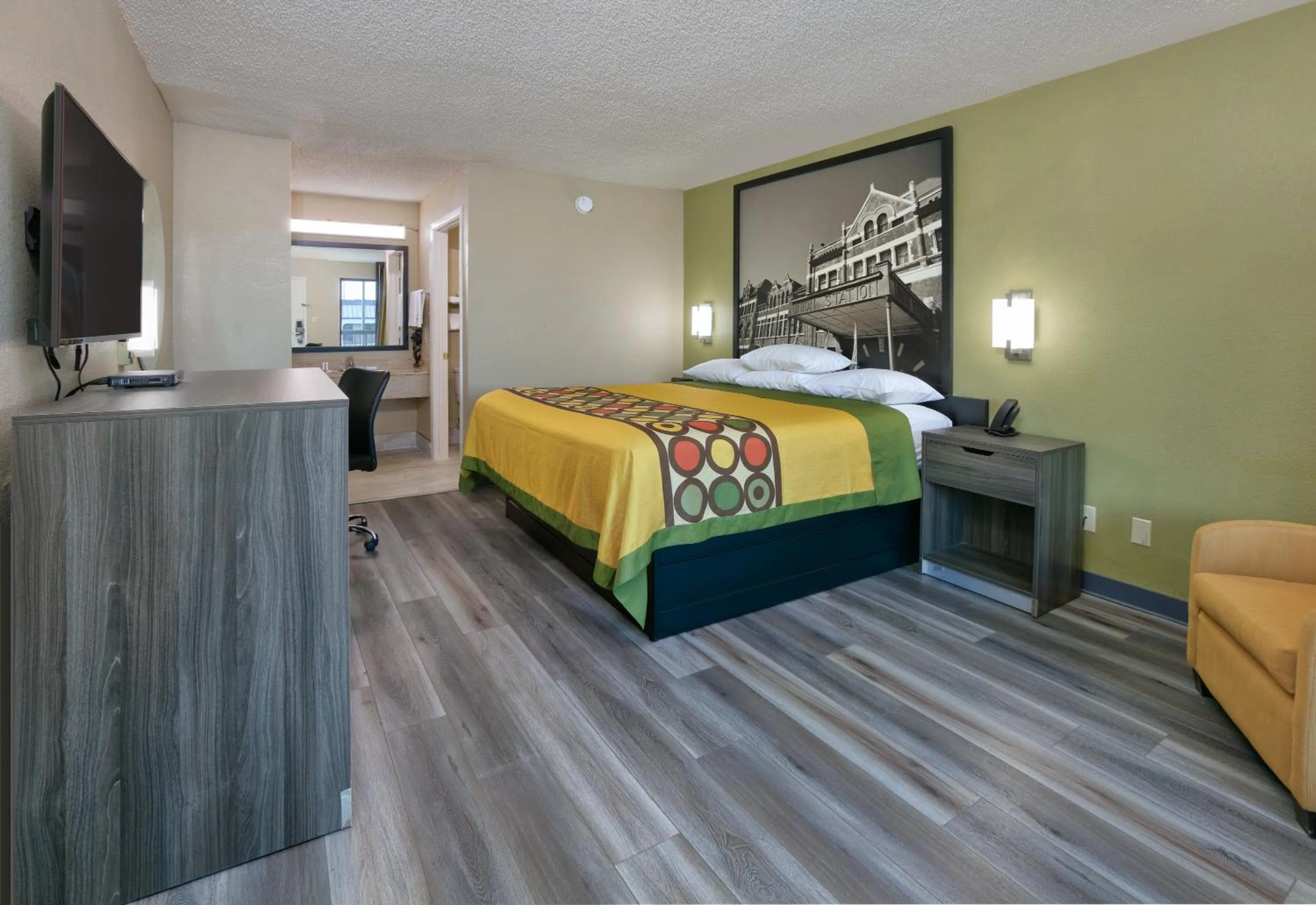 King Room - Mobility Access/Smoking in Super 8 by Wyndham Mobile/Tillmans Corner