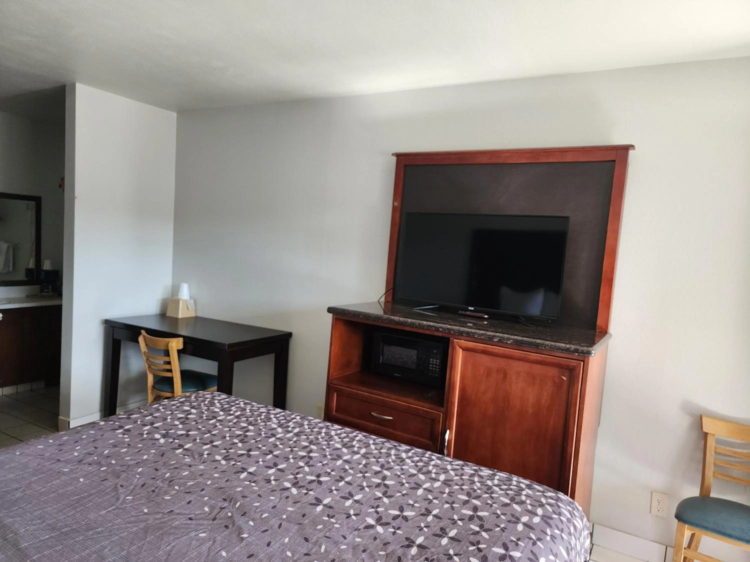 Standard King Room in Pacific Inn