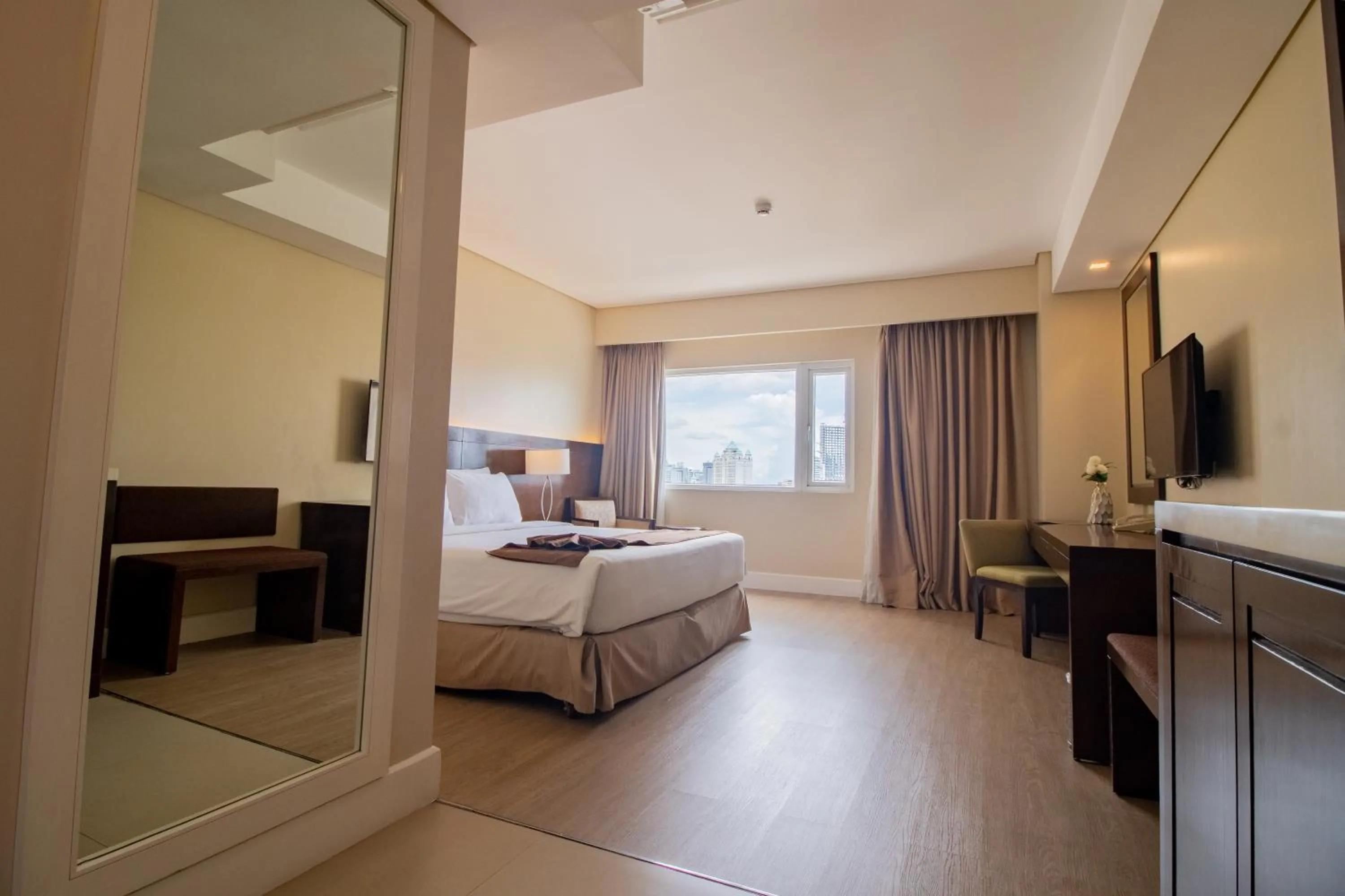 Deluxe Single Room in Harolds Hotel Cebu