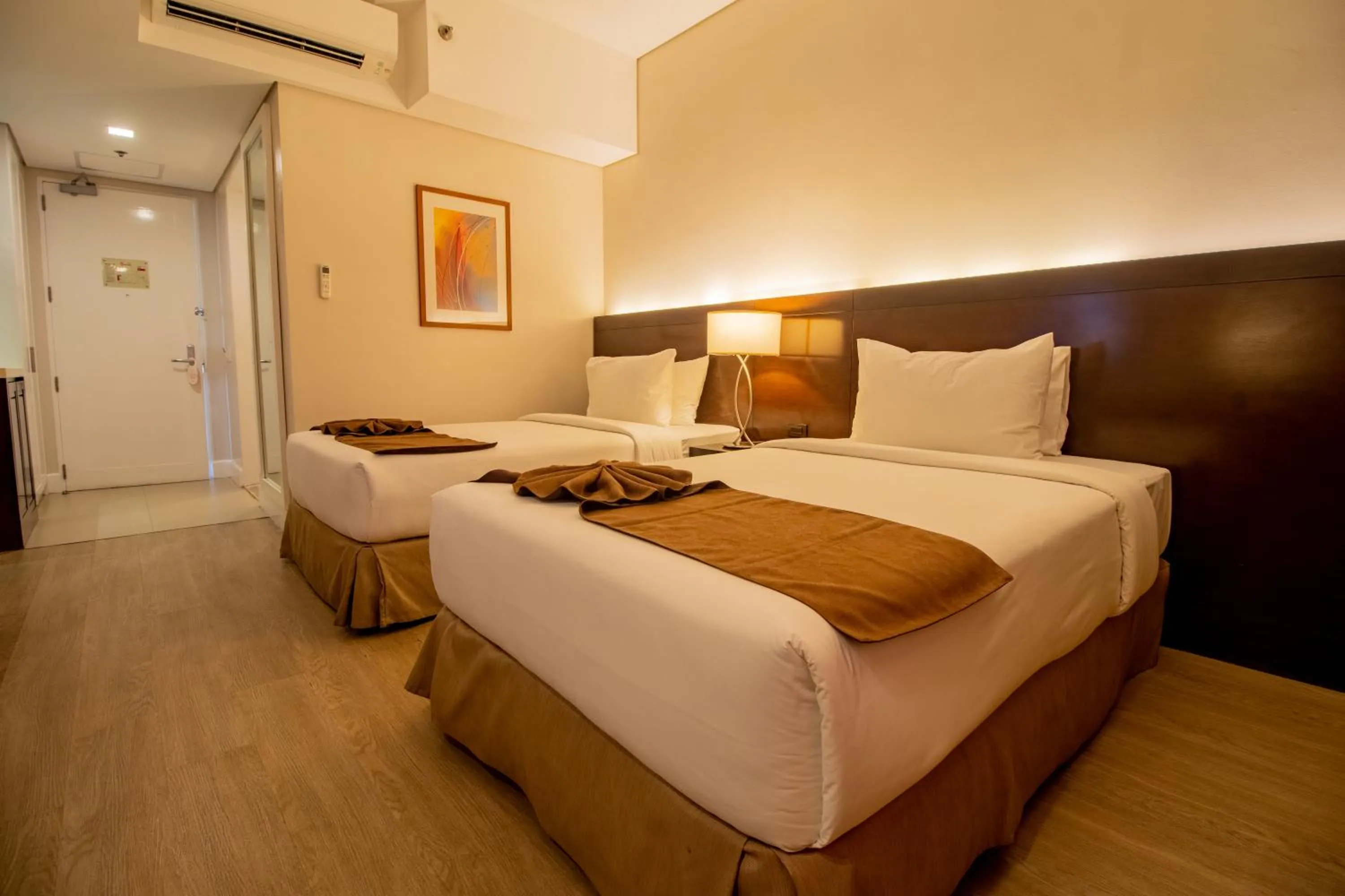 Superior Twin Room in Harolds Hotel Cebu