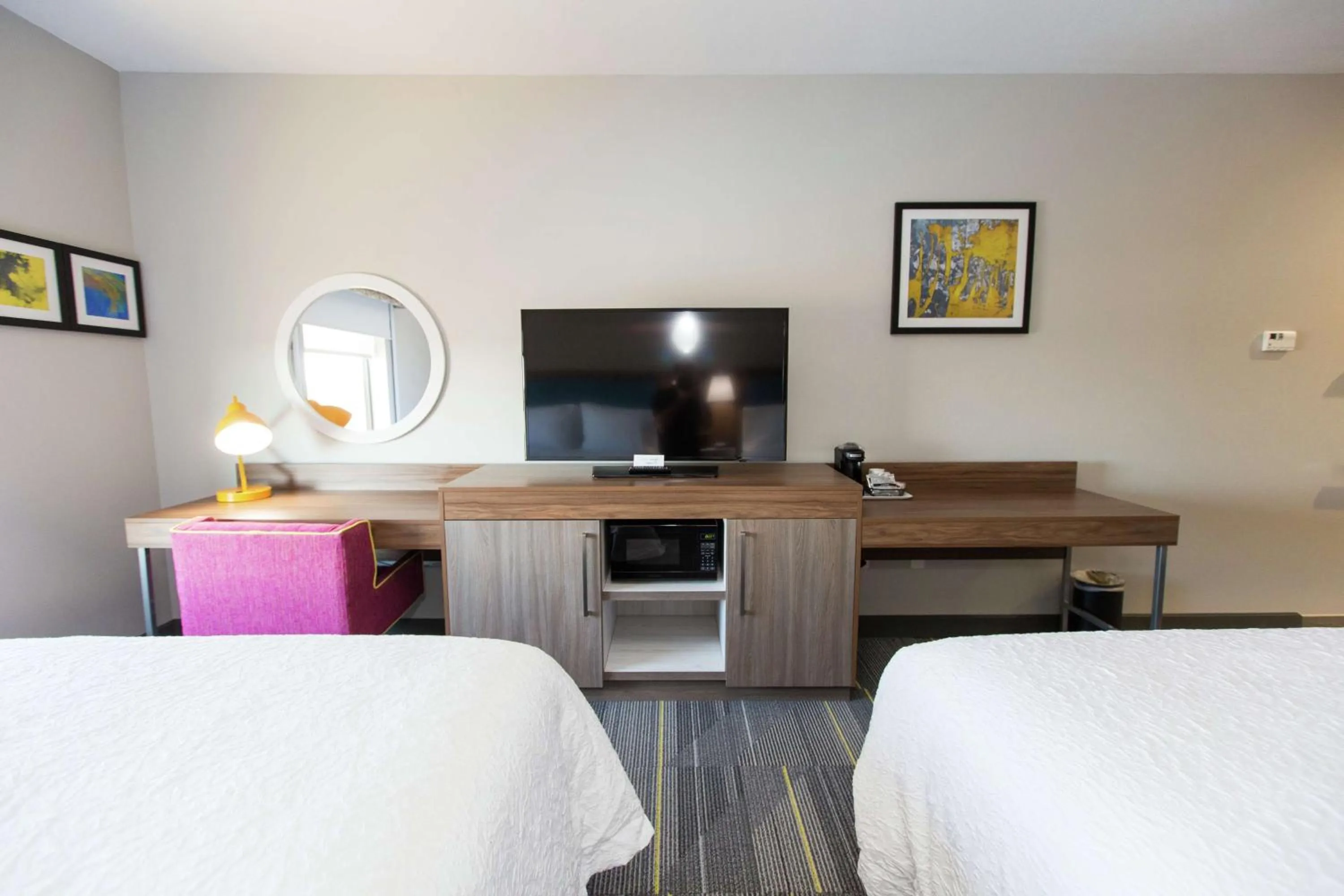 Queen Room with Two Queen Beds in Hampton Inn Mustang