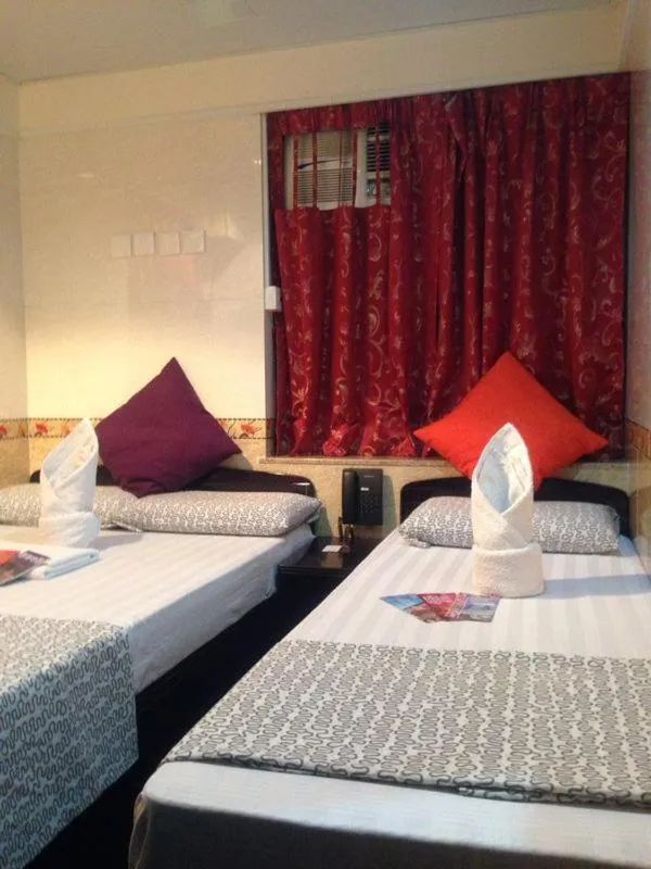 Triple Room with 1 Double Bed and 1 Single Bed in Marrigold Hostel