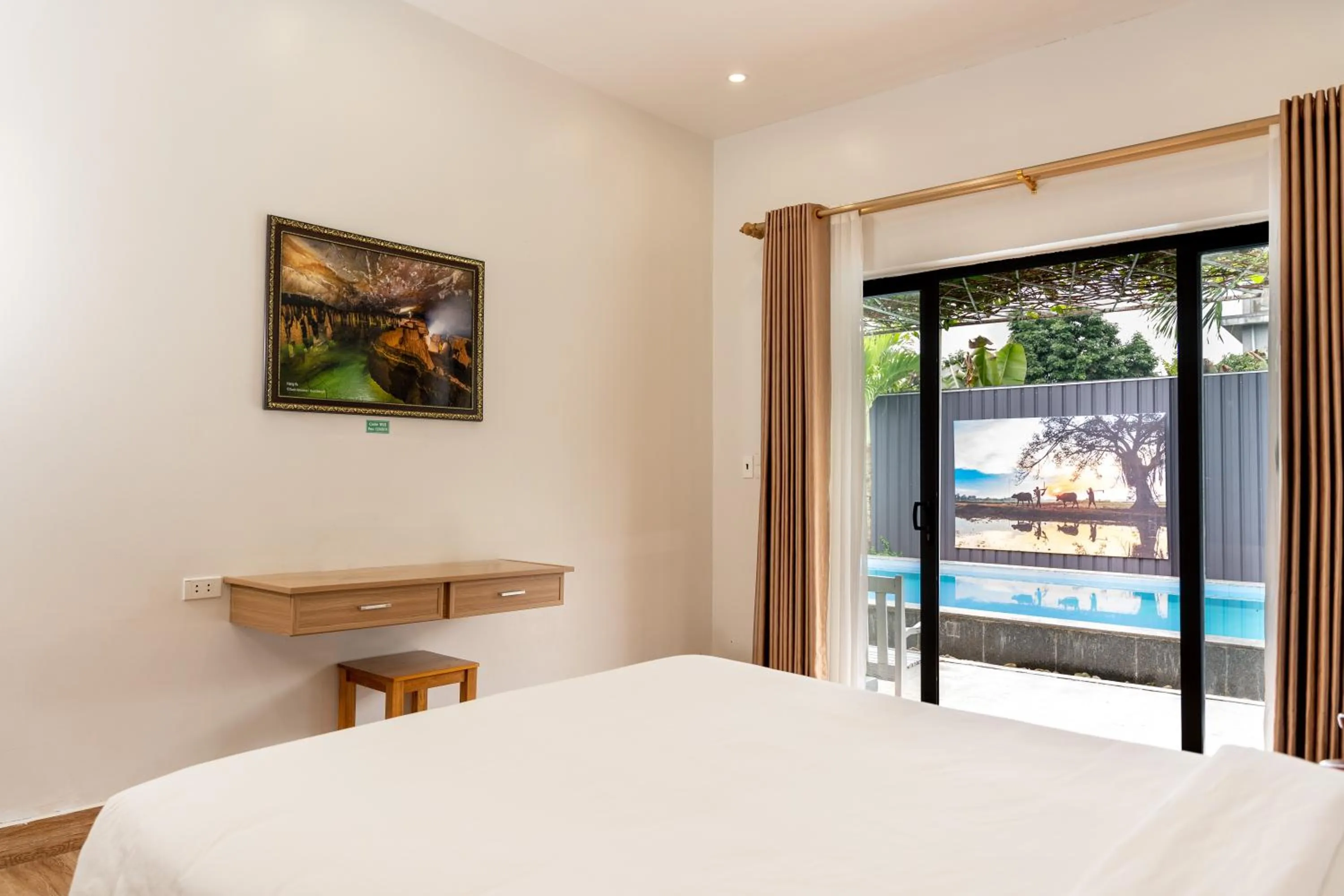 Superior Double or Twin Room with Pool View in Commander Lodge