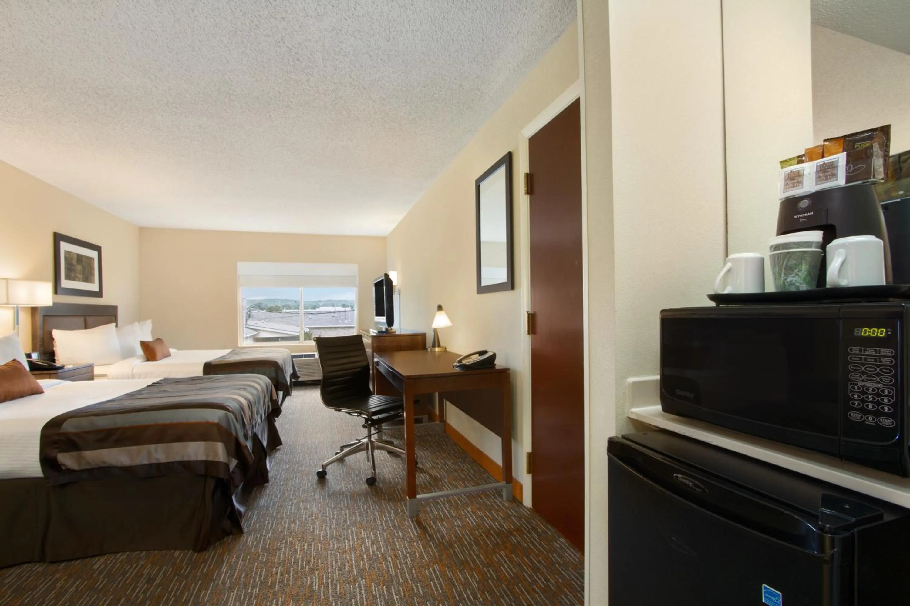 Queen Room with Two Queen Beds - Disability Access/Non-Smoking in Wingate by Wyndham - Chattanooga