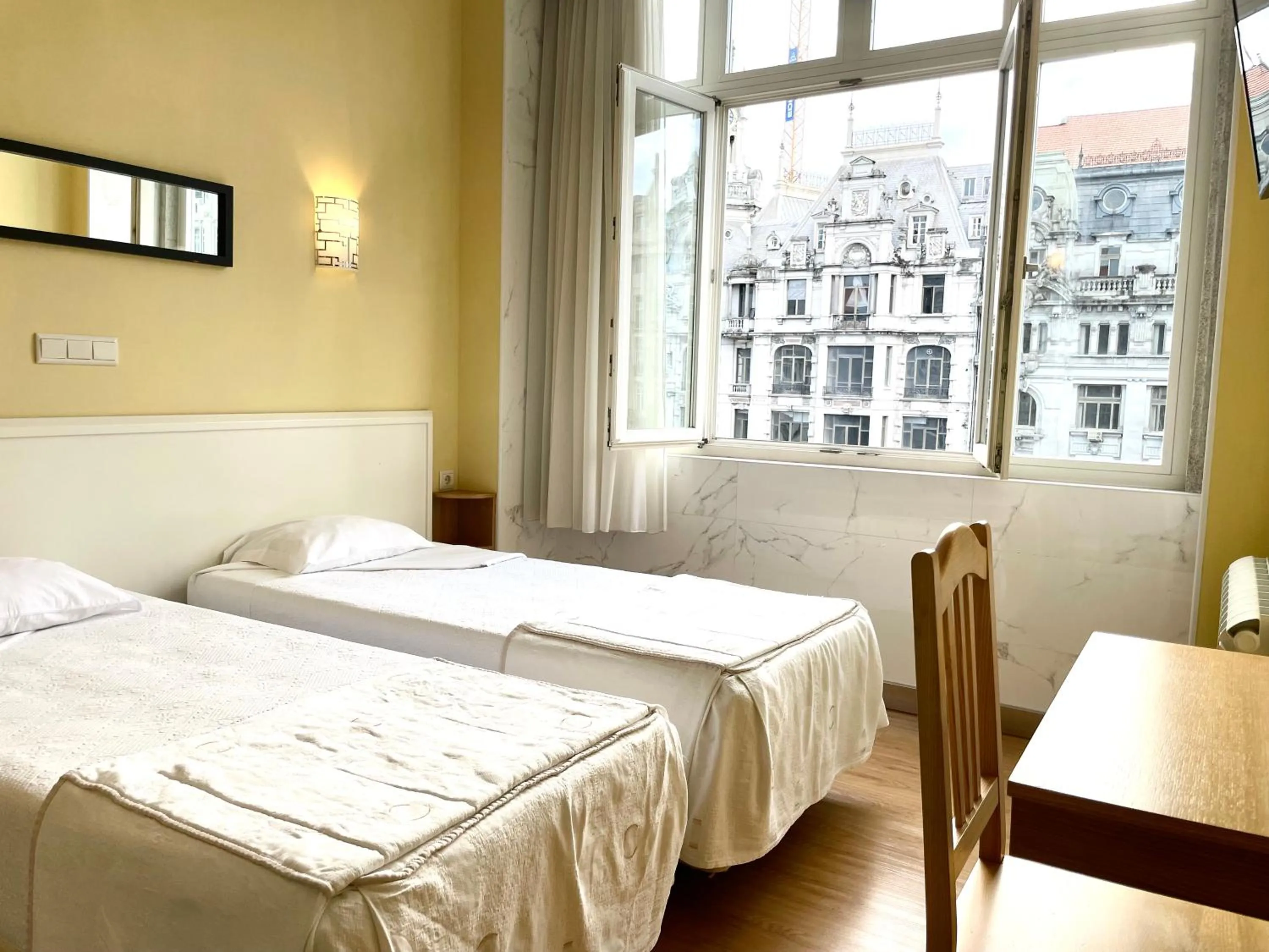 Superior Twin Room in Hotel Universal