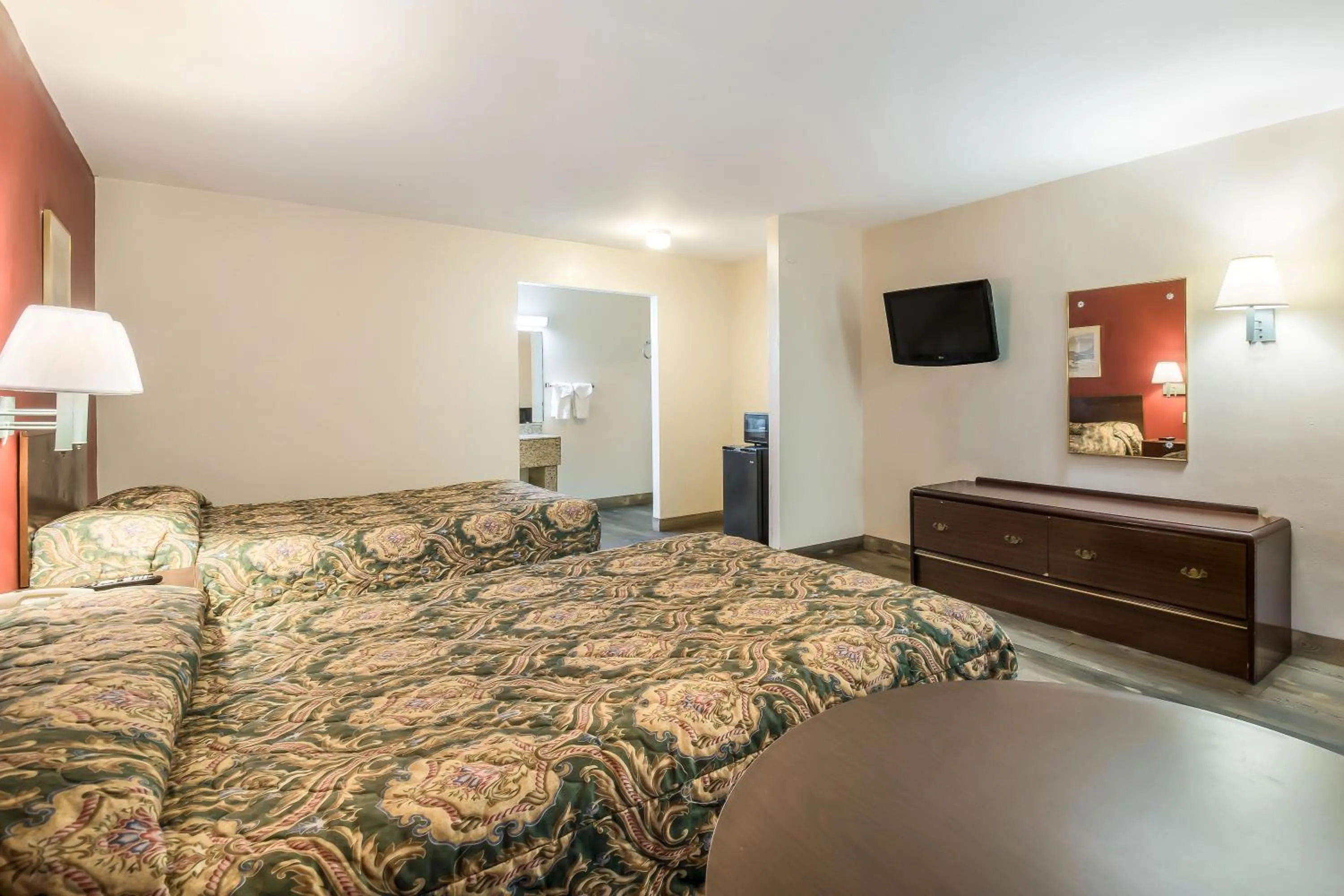 Double Room with Two Double Beds - Non-Smoking in Knights Inn - Cleveland