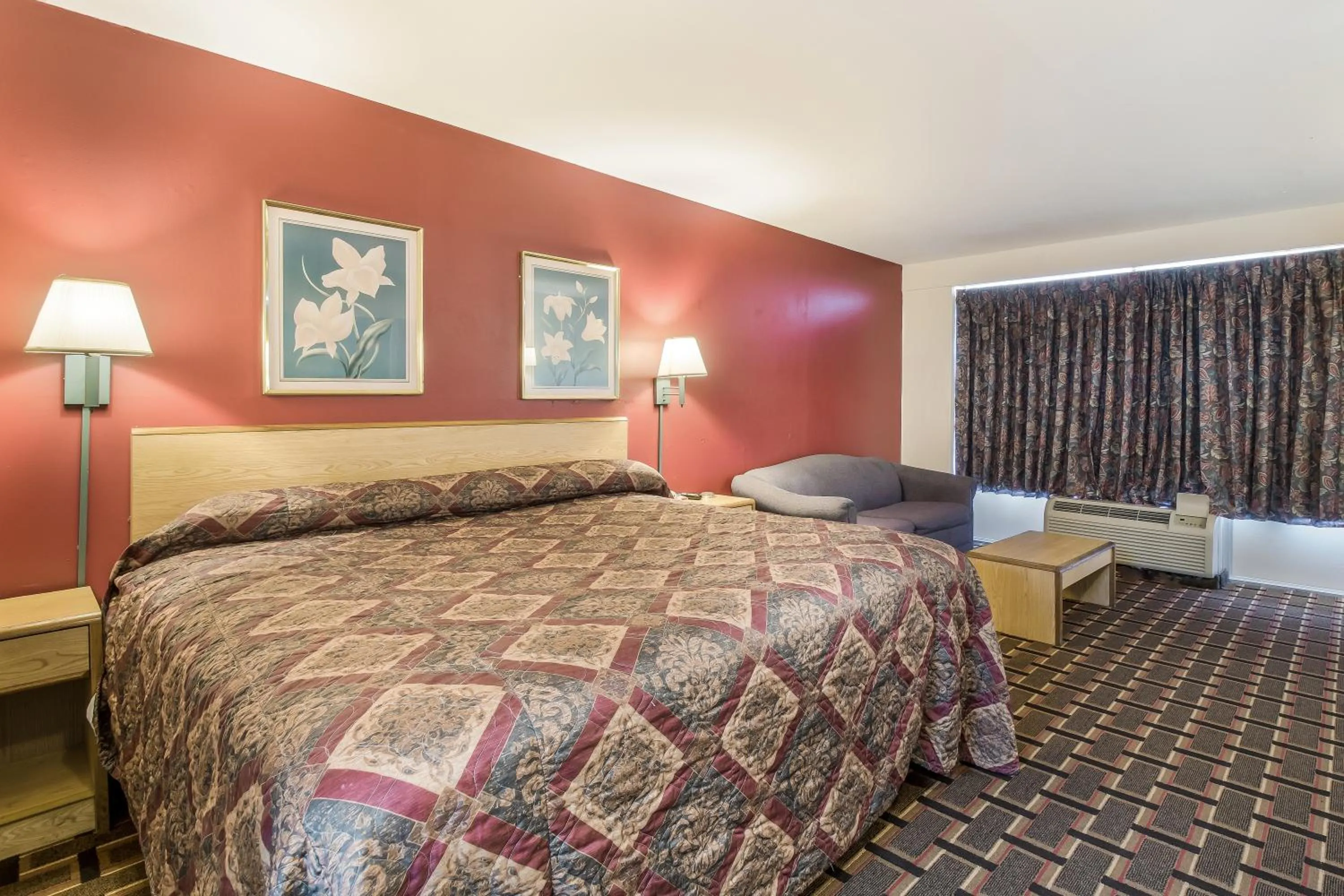 King Room - Non-Smoking in Knights Inn - Cleveland