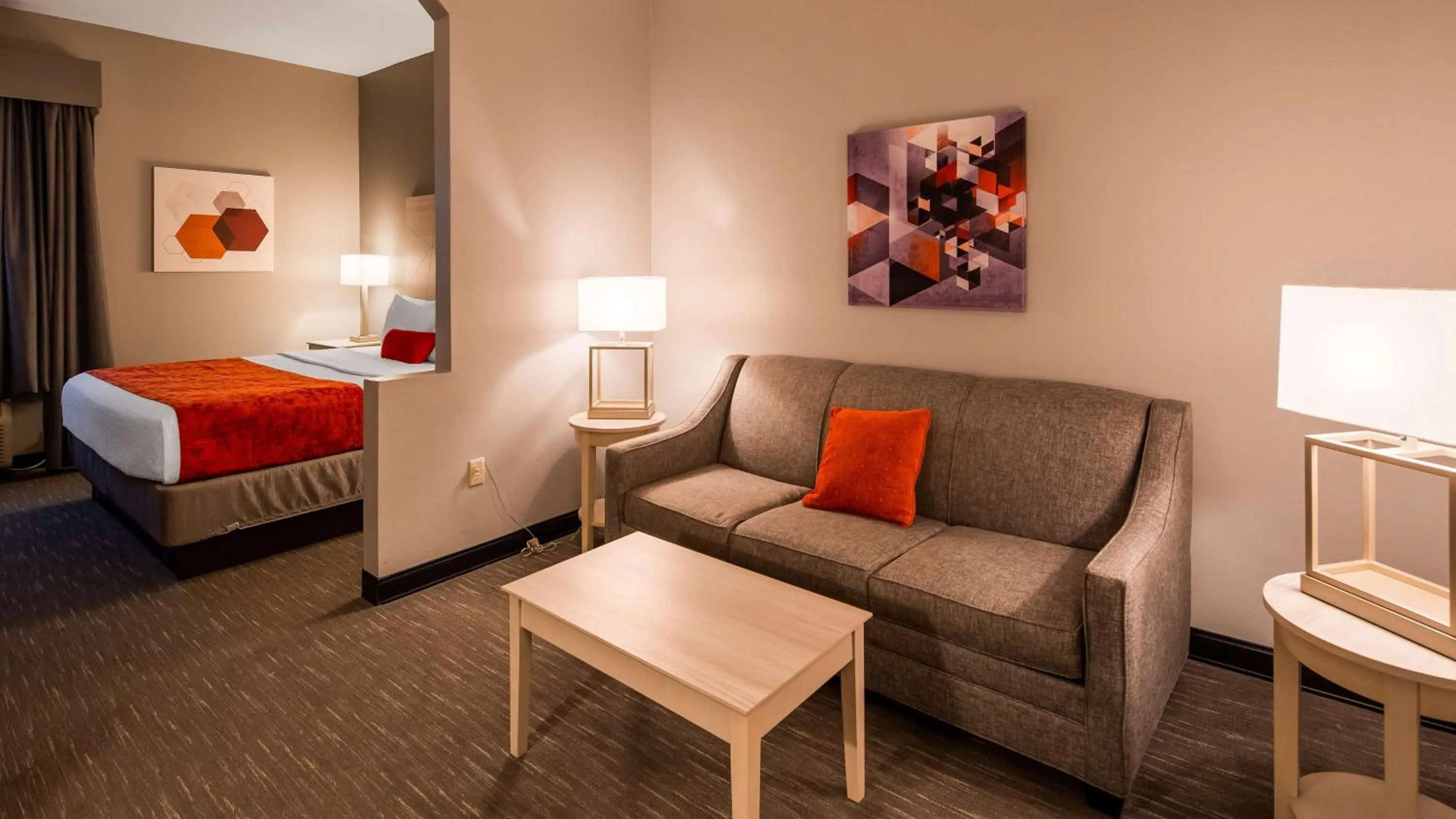 King Suite with Sofa Bed in Best Western Plus New Cumberland