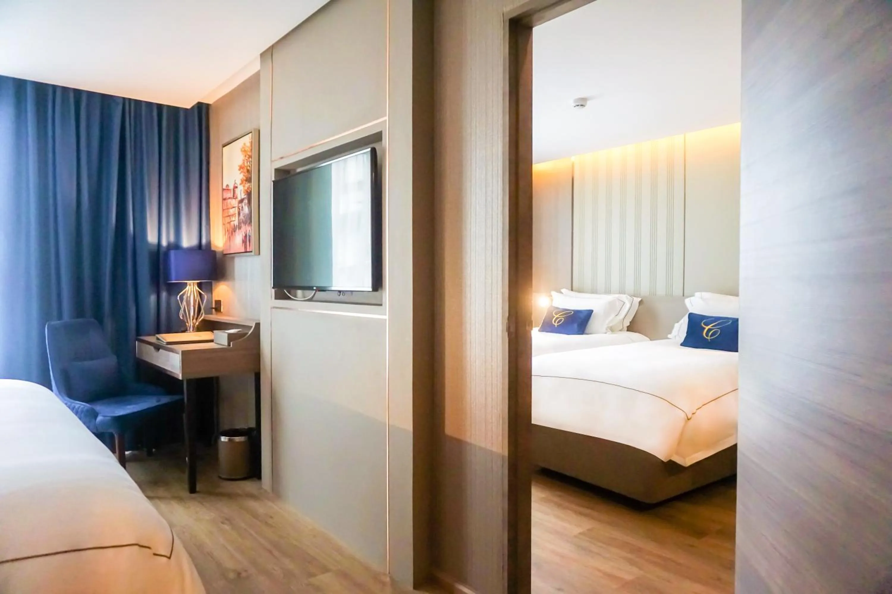 Family Connecting in GLOW Sukhumvit 5