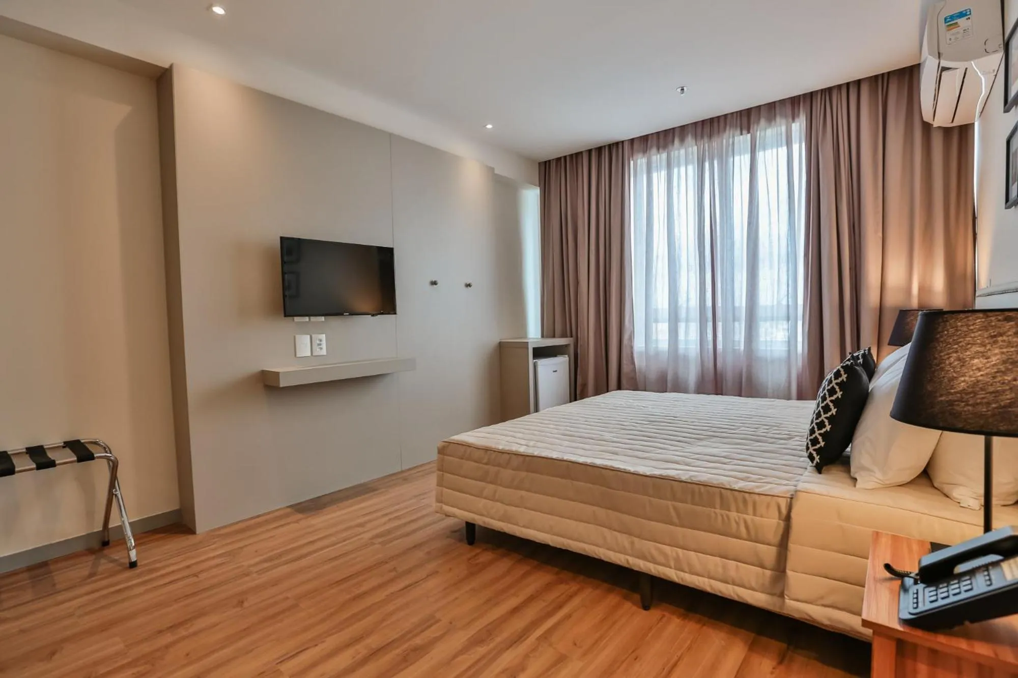 Double Room - single occupancy - Disability Access in eSuítes Campos dos Goytacazes