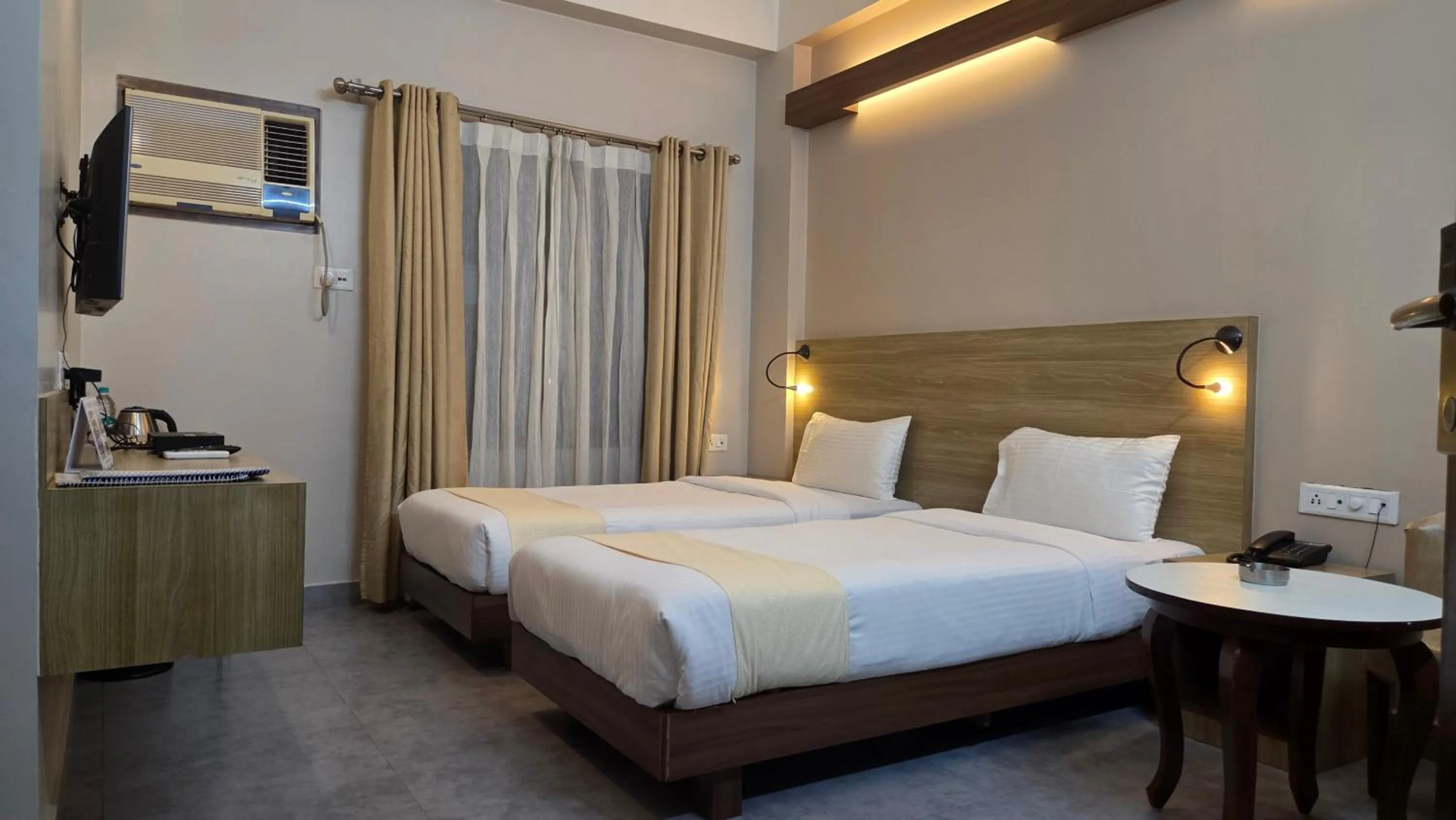 Deluxe Twin Room - single occupancy in Hotel Gulmohar Grand