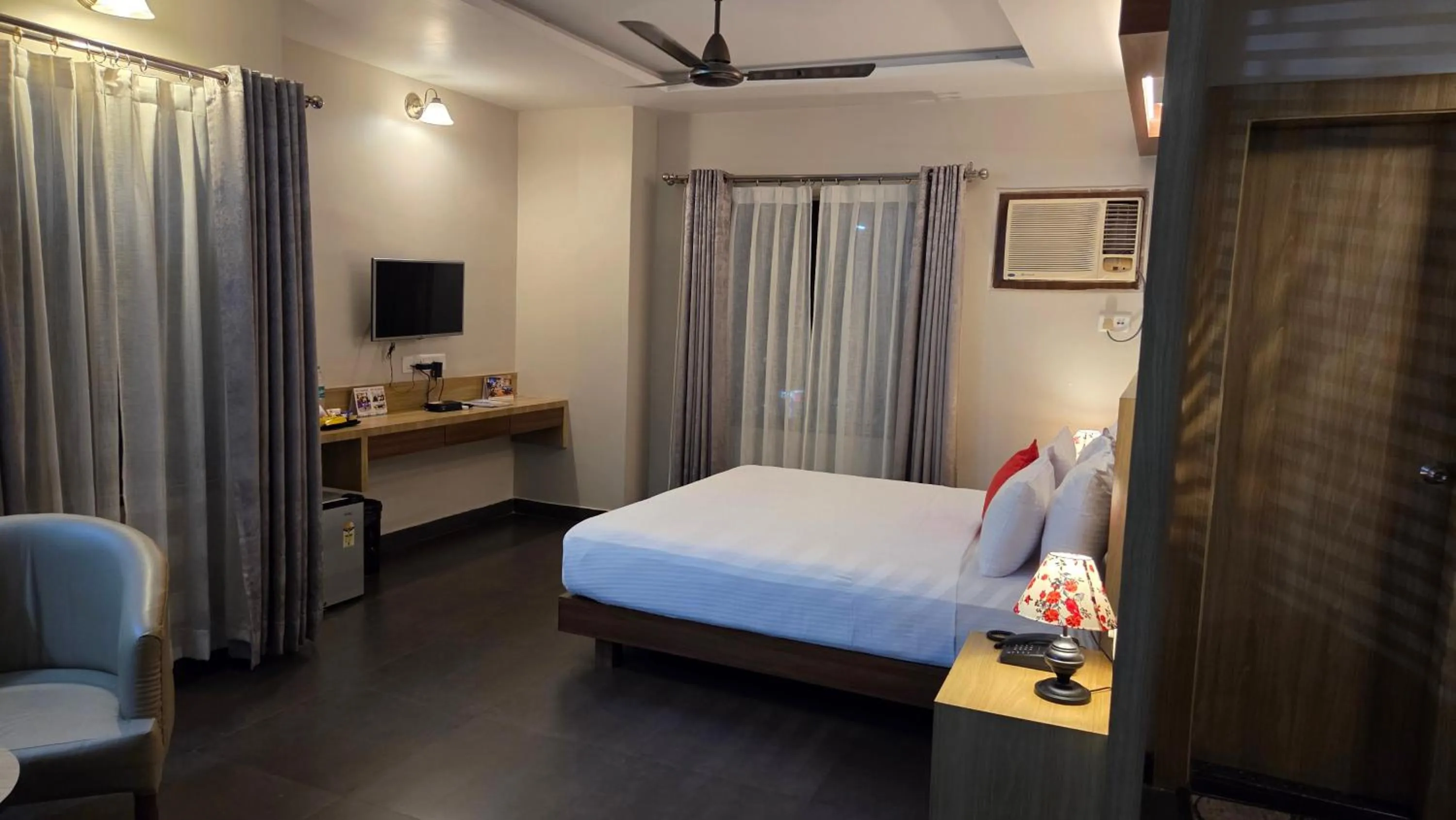King Room - single occupancy in Hotel Gulmohar Grand