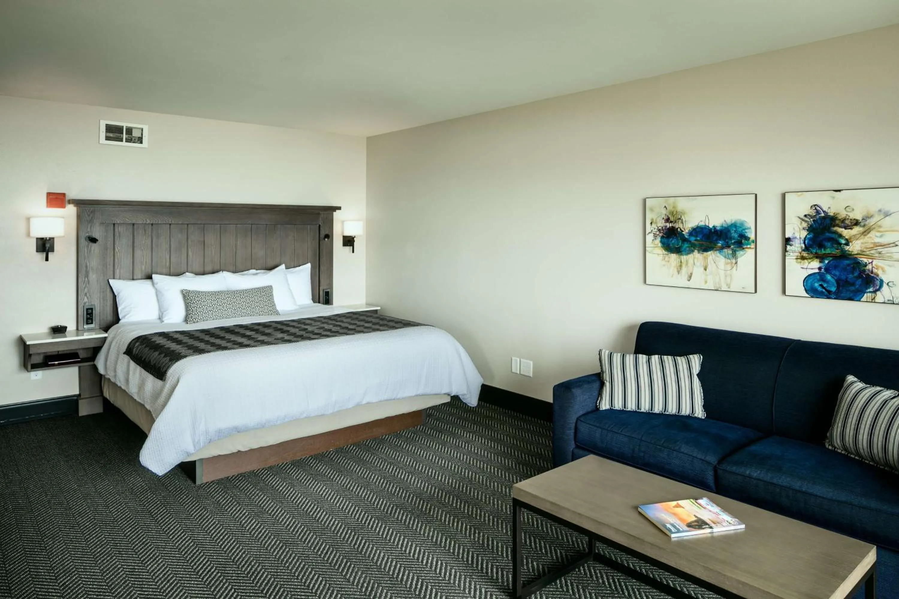 King Room - Disability Access in Beachfront Inn