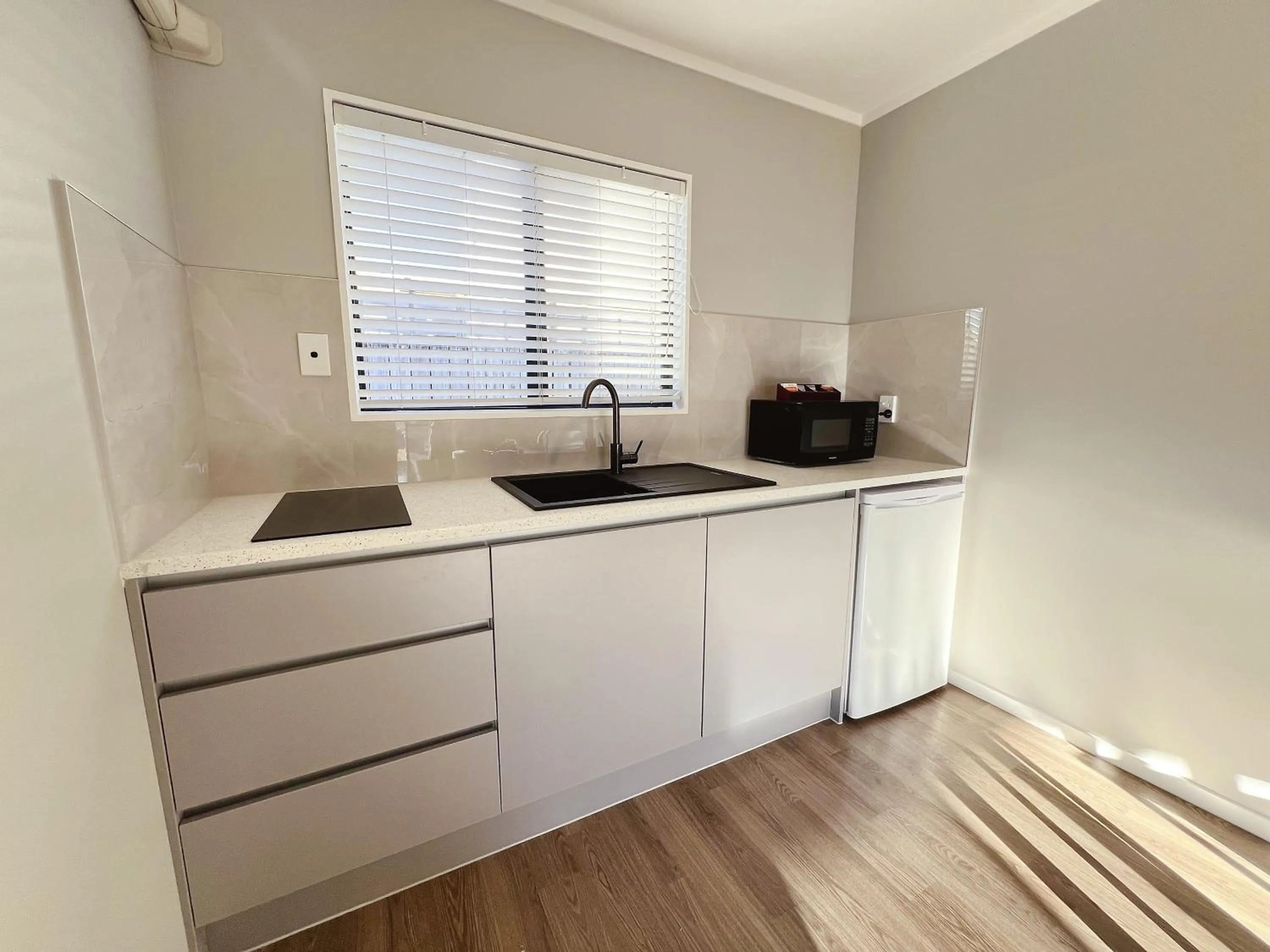 Deluxe Studio with Spa Bath in Camelot On Ulster