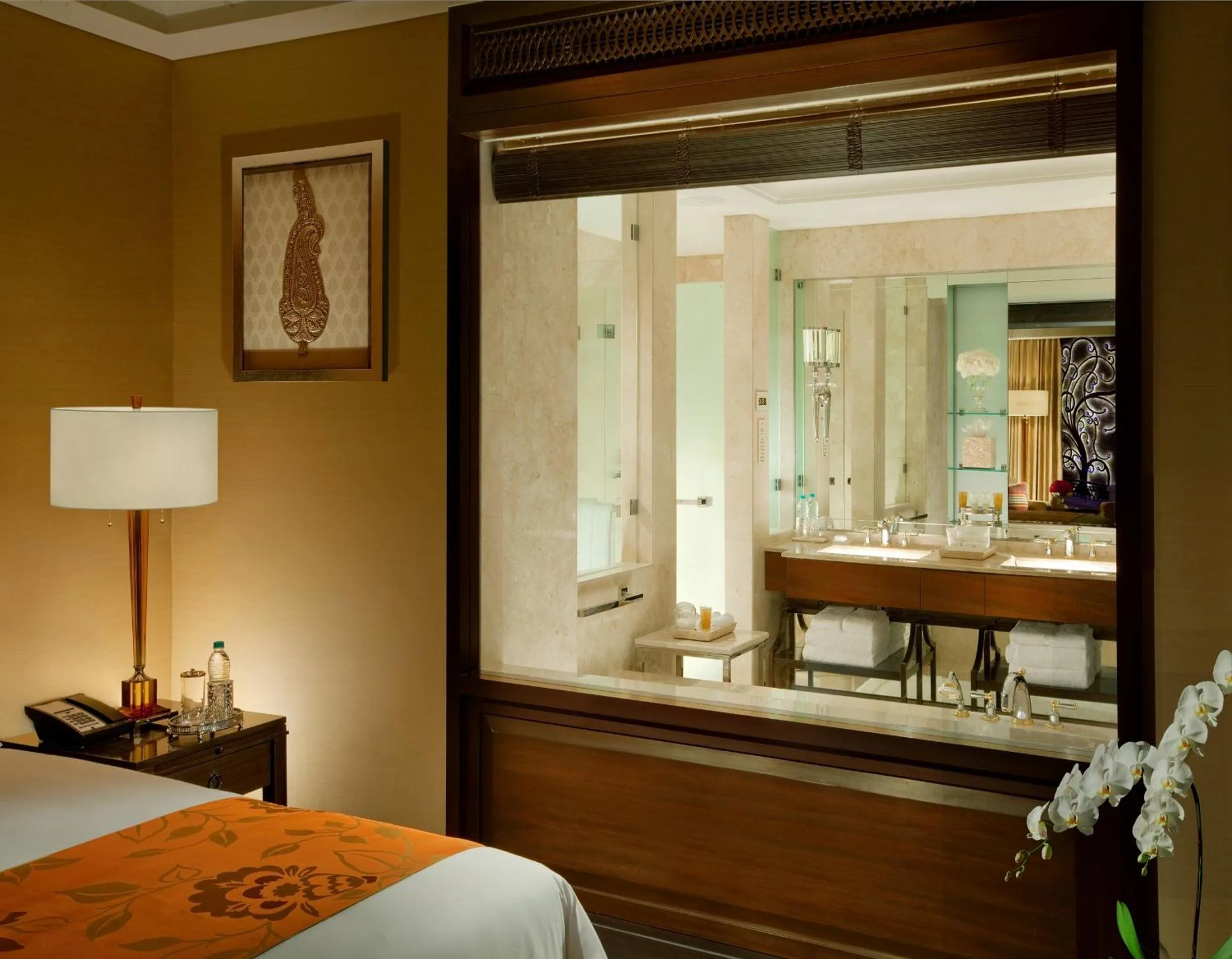 Deluxe Double or Twin Room with City View - single occupancy in The Leela Palace Chennai