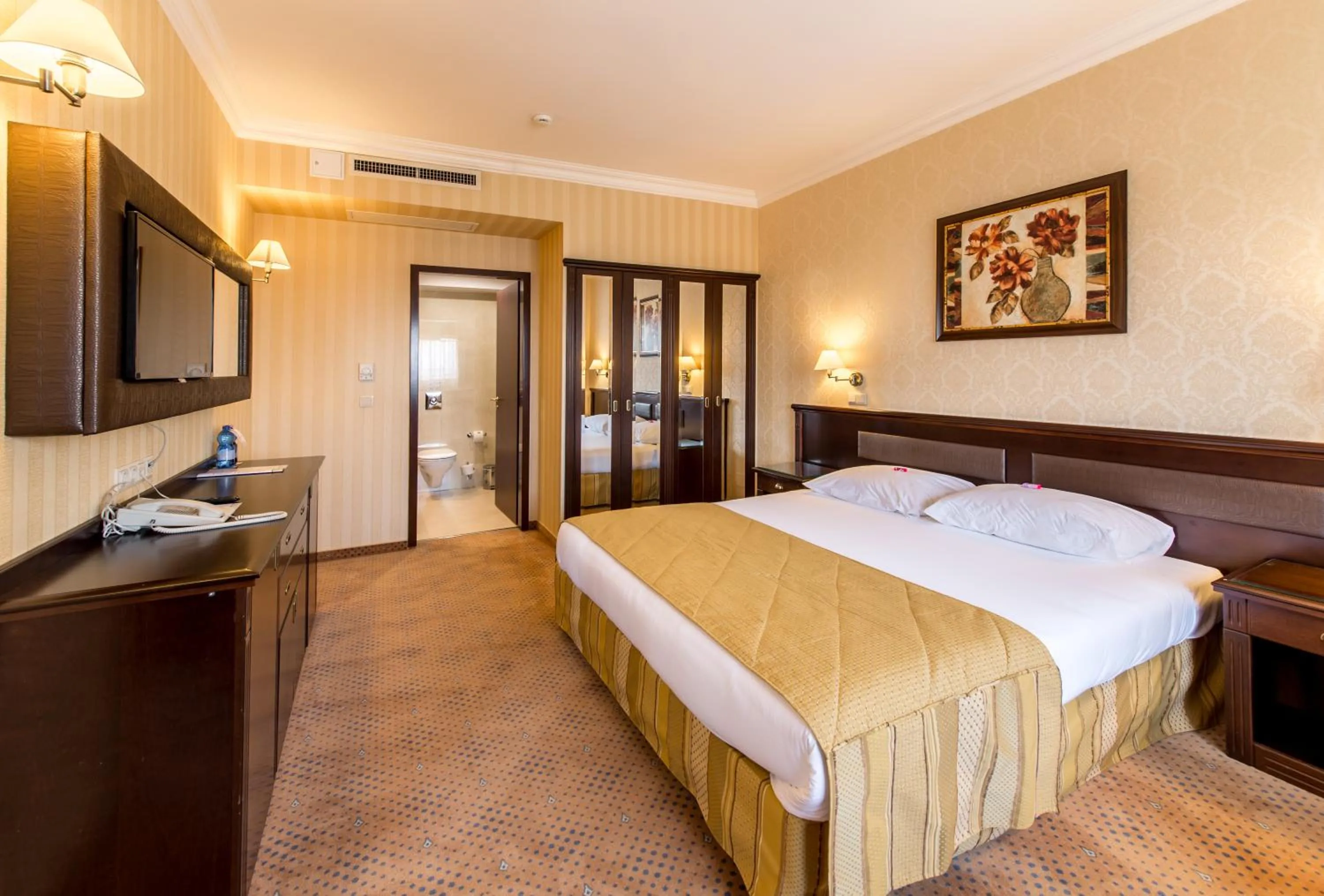 King Suite with Kitchenette in Ramada Hotel & Suites by Wyndham Bucharest North