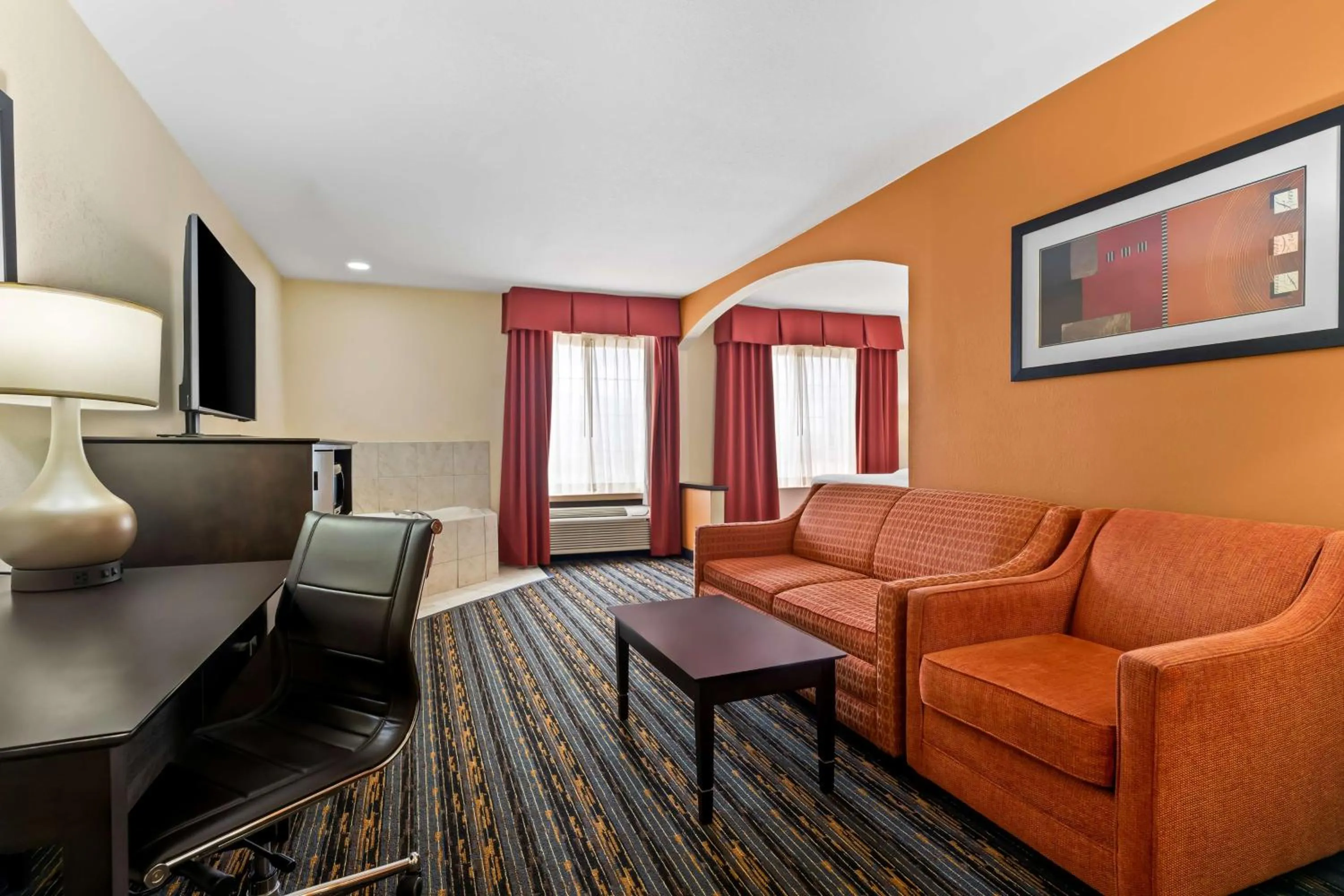 King Suite with Whirlpool - Non-Smoking in Best Western Kenosha Inn