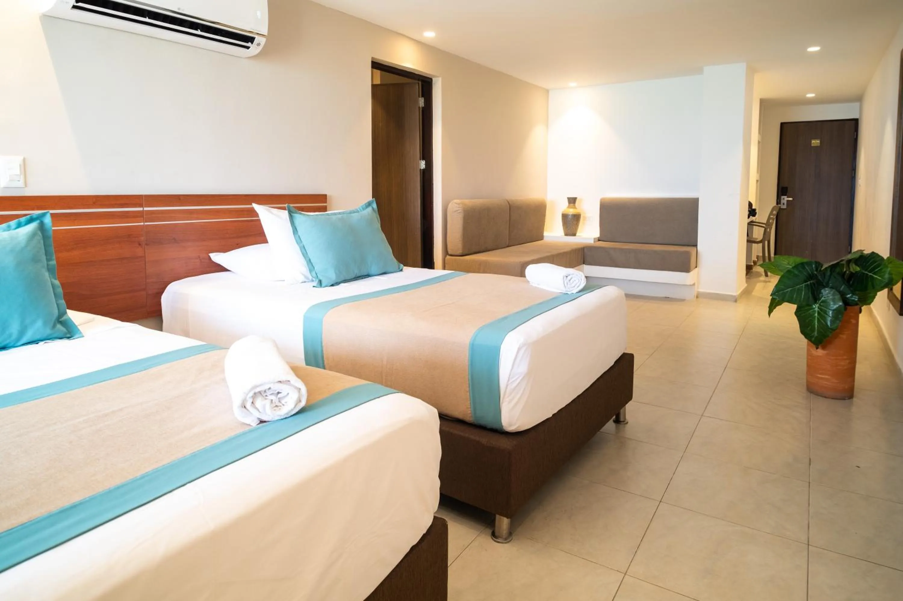 Family Room with Sea View in Hotel Portobelo boulevard