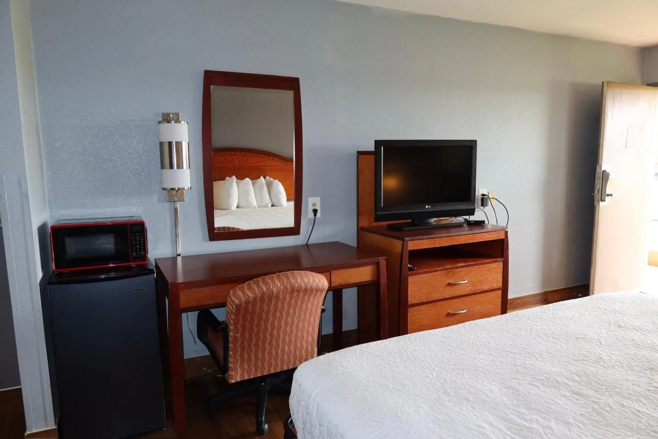 King Room in Americas Best Value Inn Yukon