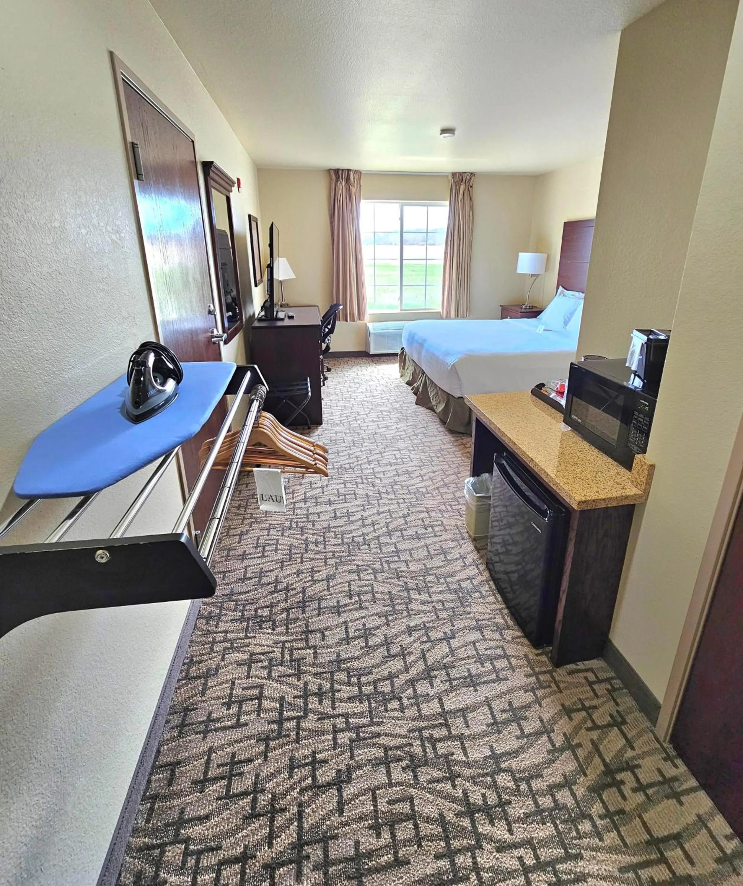 King Room with Roll-In Shower - Disability Access in Cobblestone Inn & Suites - Clintonville