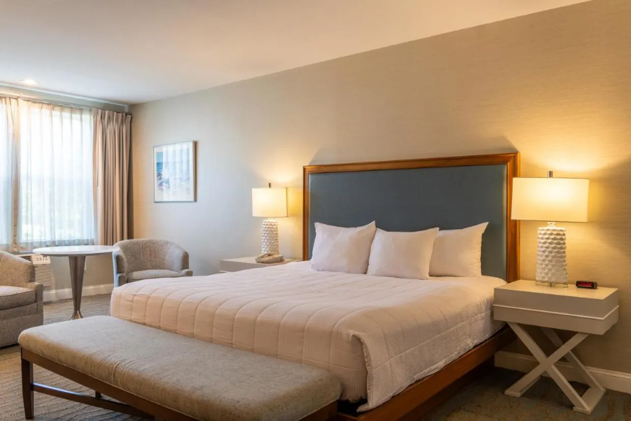 King Room - Non Ocean View in Anchorage by the Sea