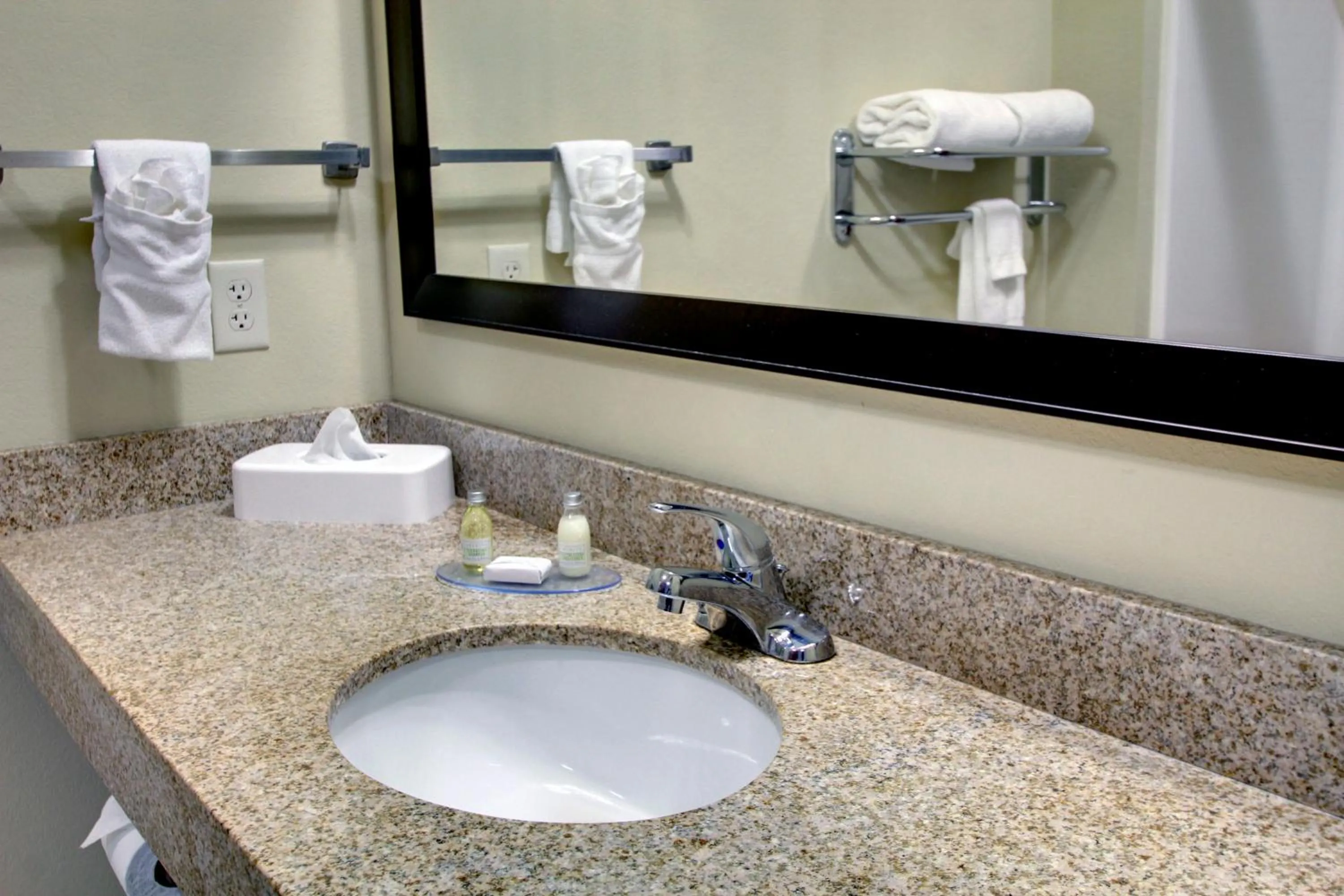 Queen Room with Two Queen Beds in Cobblestone Hotel - Wayne