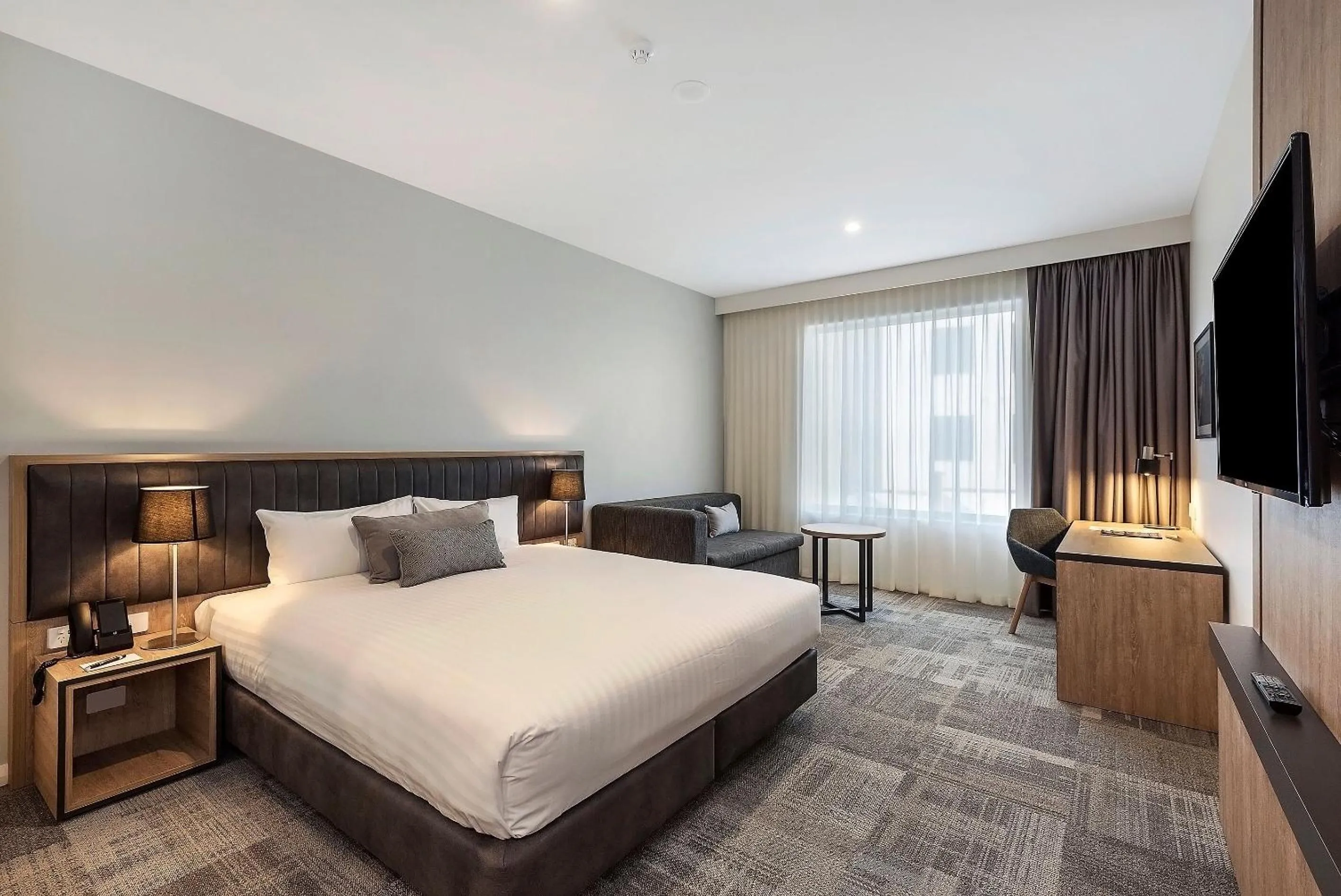 Deluxe King Room in Ingot Hotel Perth, an Ascend Collection Hotel