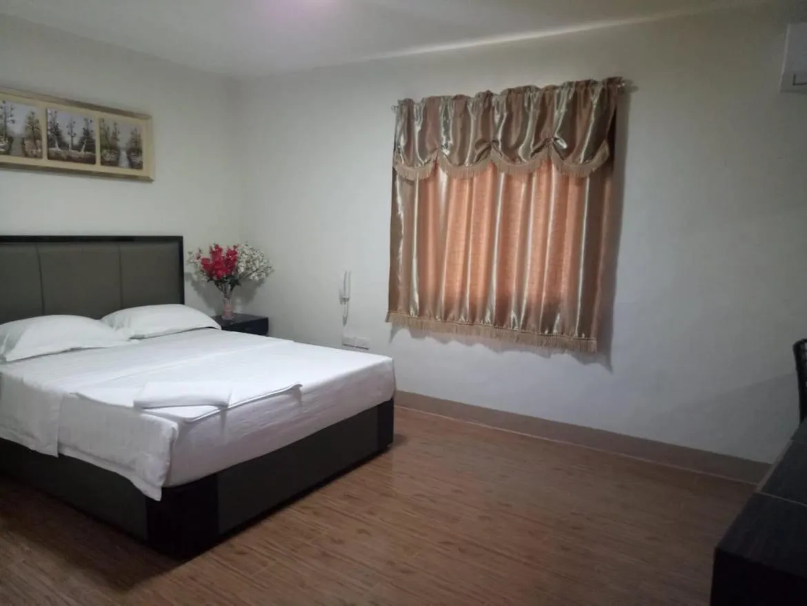 Deluxe Room in Meaco Royal Hotel - Batangas City