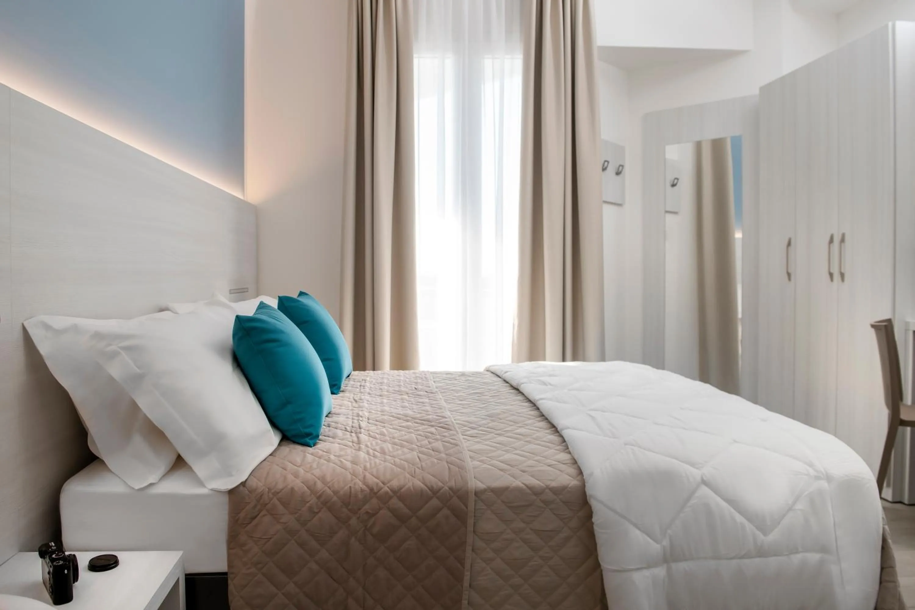 Deluxe Triple Room with Sea View in Hotel Raffaello