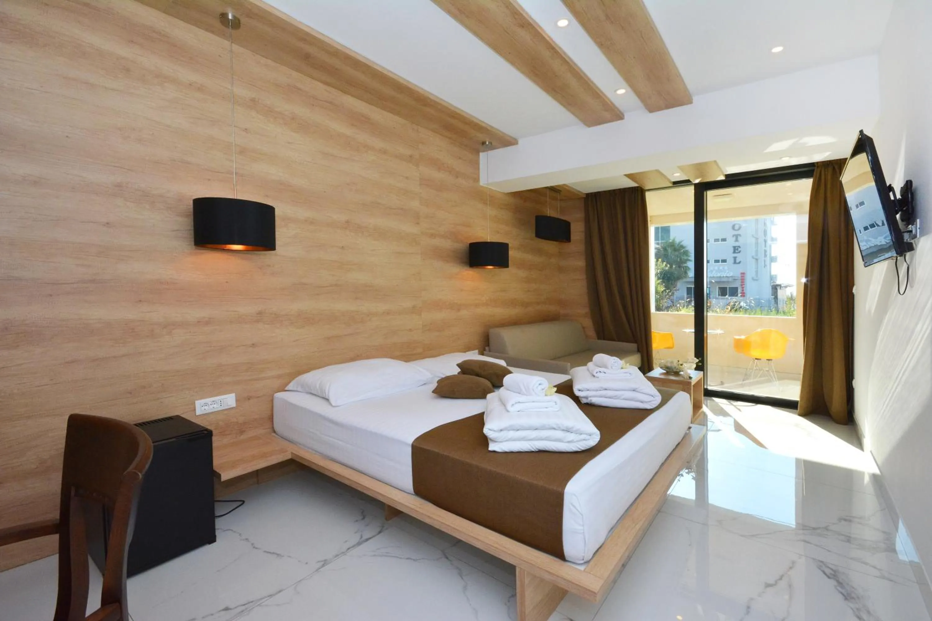 Comfort Double Room with Balcony in Hotel Jona