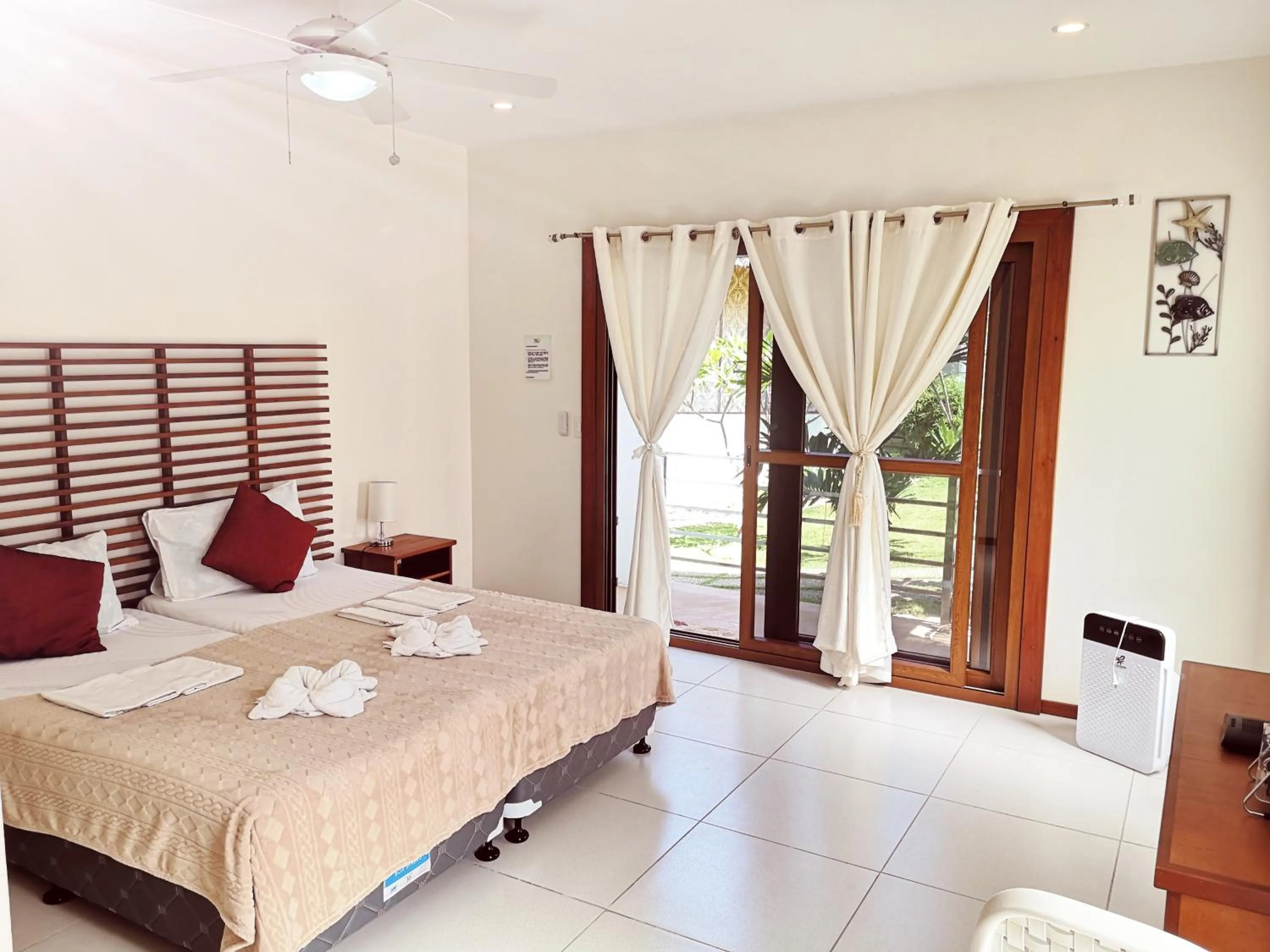 Deluxe Twin Room in Quo Vadis Dive Resort