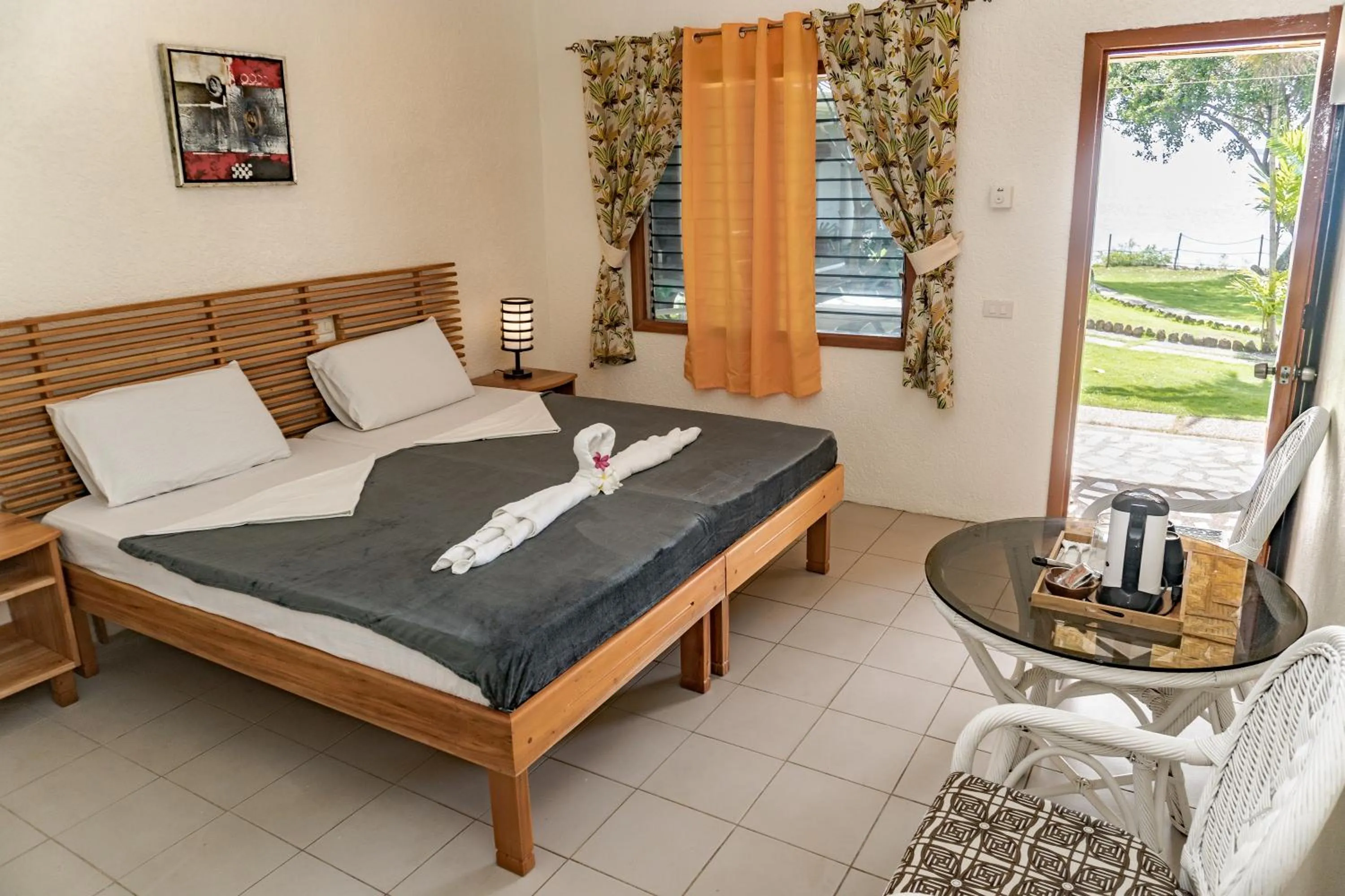 Deluxe Twin Room with Sea View in Quo Vadis Dive Resort