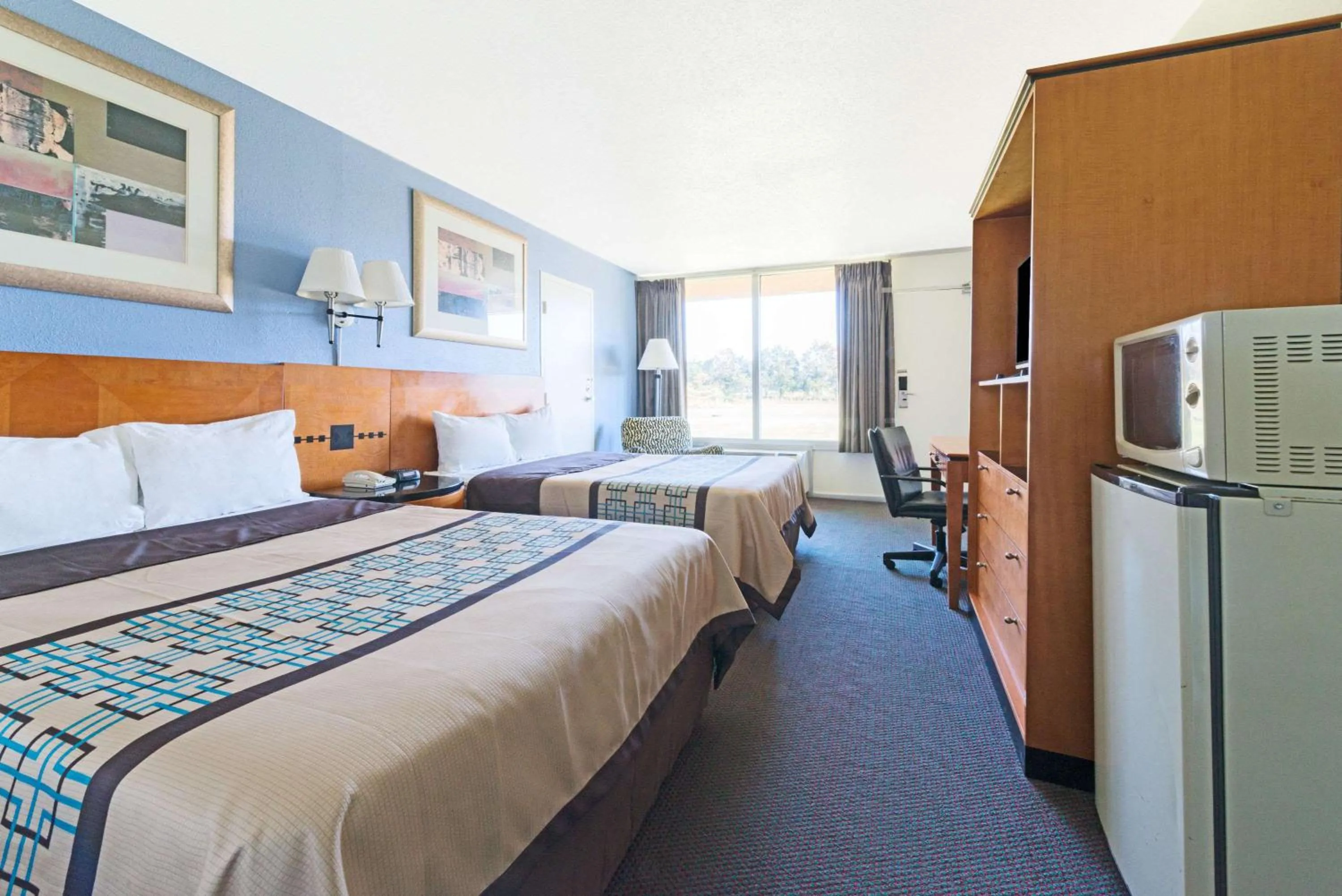 Double Room with Two Double Beds - Pet Friendly/Non-Smoking in Days Inn by Wyndham Luray Shenandoah