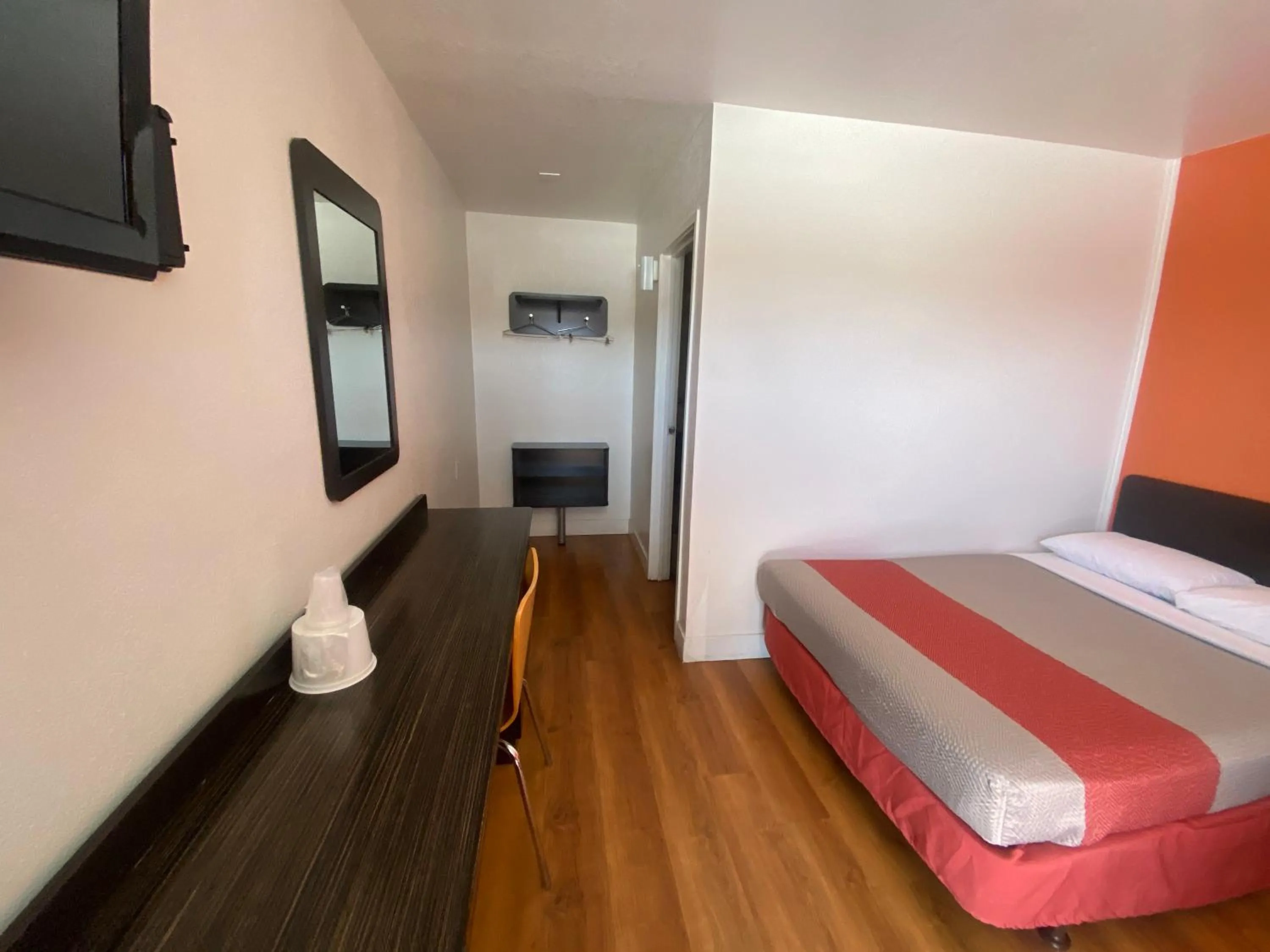 Deluxe King Room - Non-Smoking in Motel 6-Goodland, KS