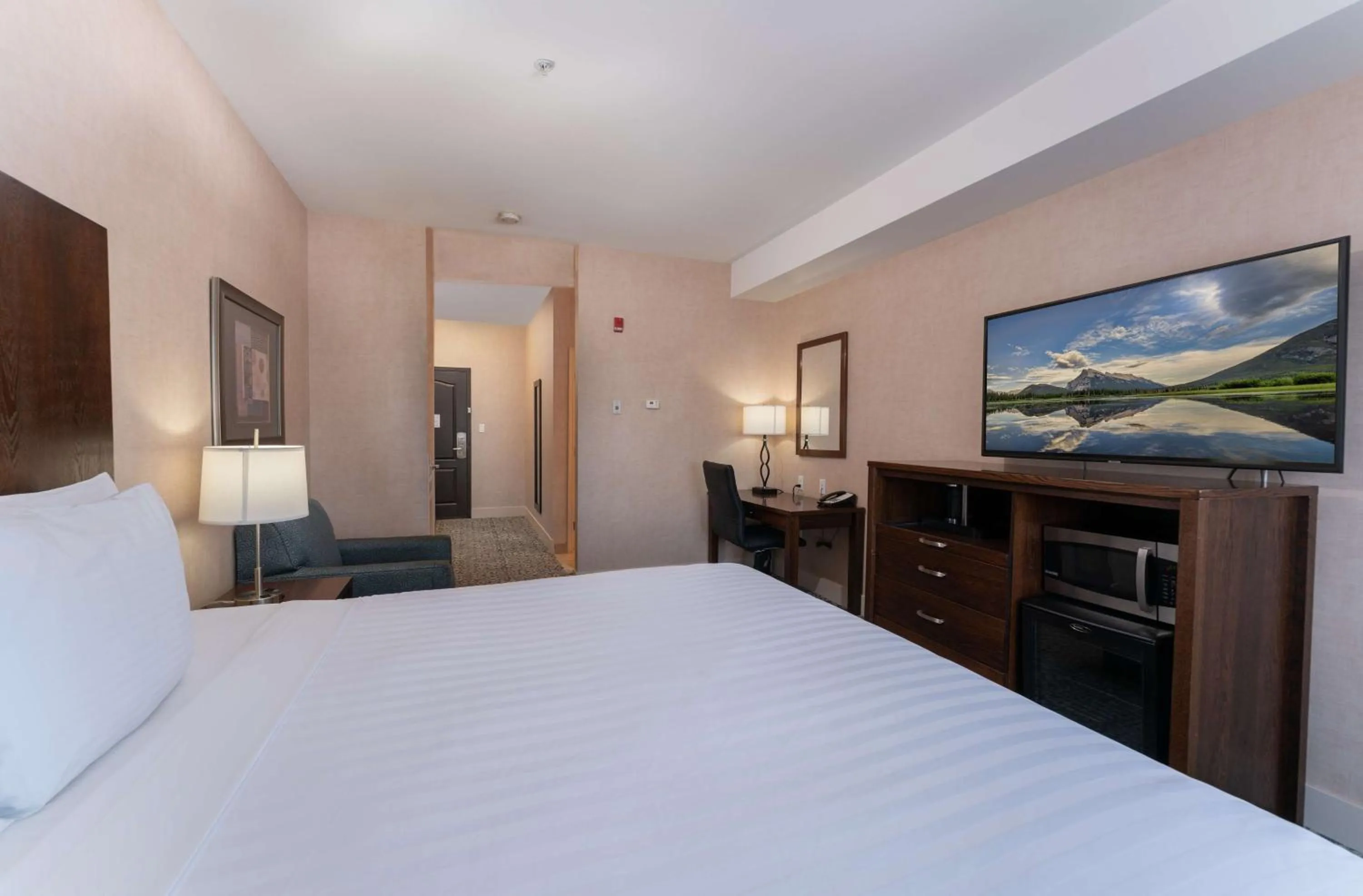 One-Bedroom Executive King Suite with Sofa Bed and Full Kitchen - Non-Smoking in Prestige Cranbrook Hotel, BW Premier Collection