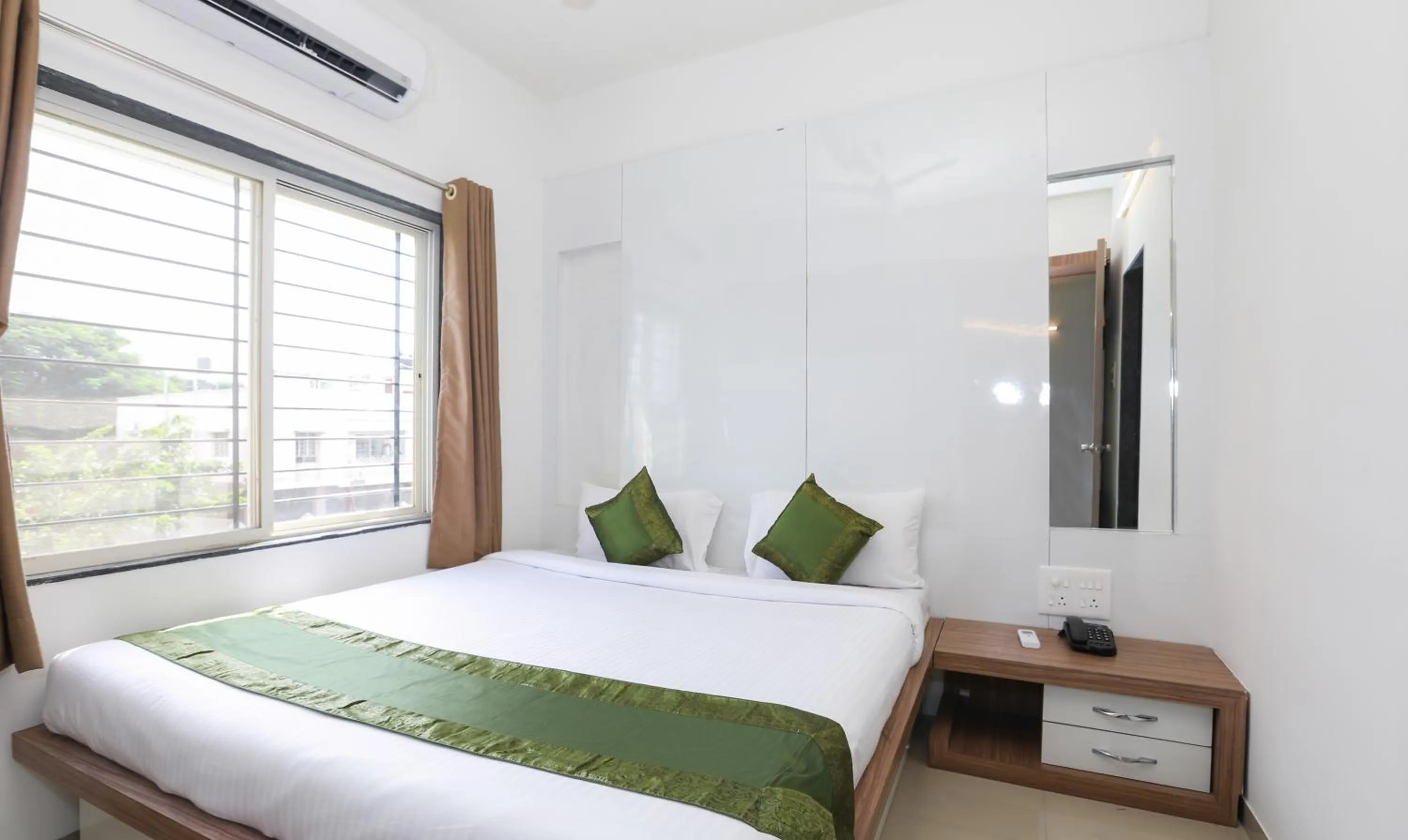 Deluxe Family Room - single occupancy in Treebo Sapphire Studio