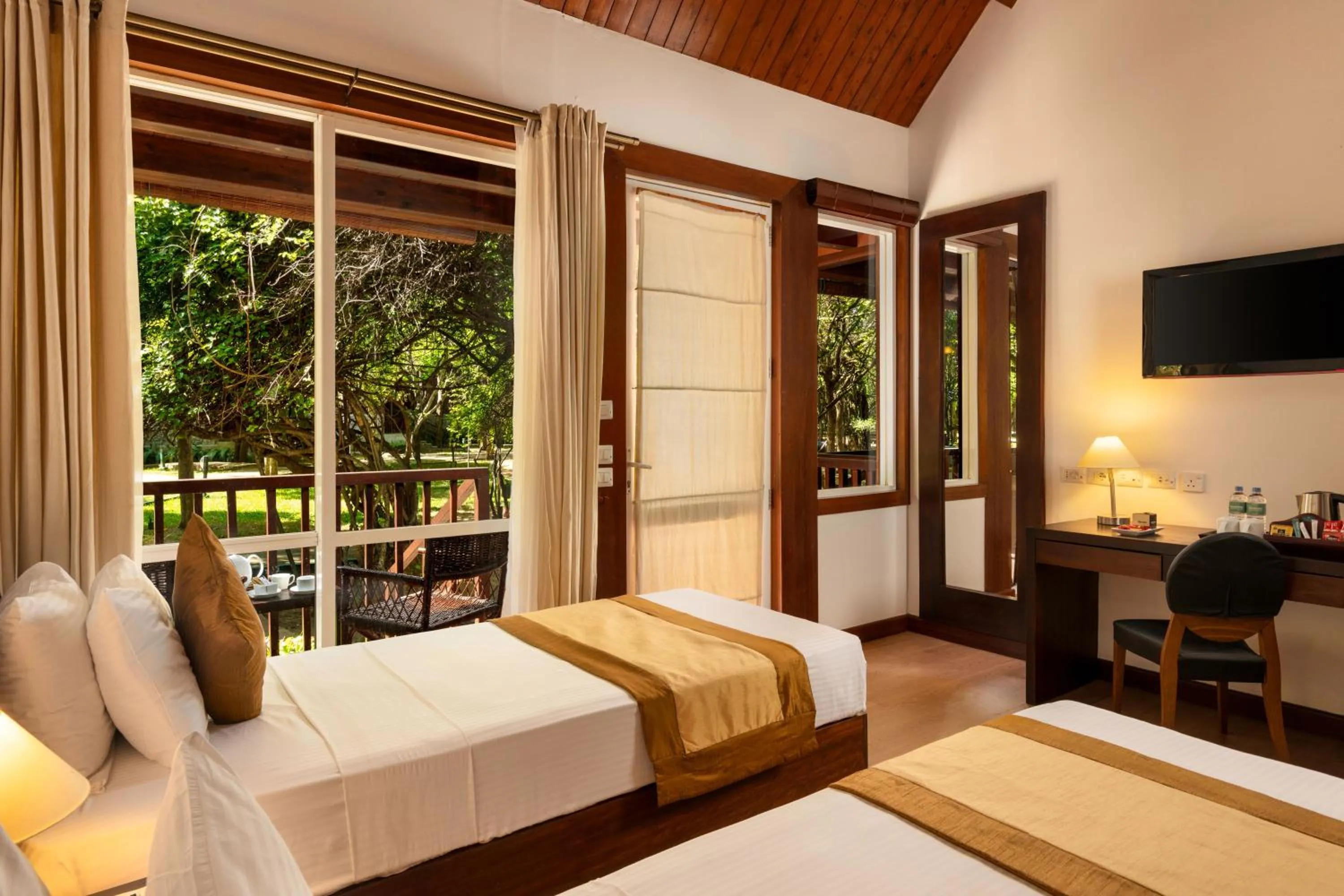 Deluxe Room with a Complimentary 15-minute Ayurveda Spa treatment per reservation - single occupancy in Occidental Paradise Dambulla