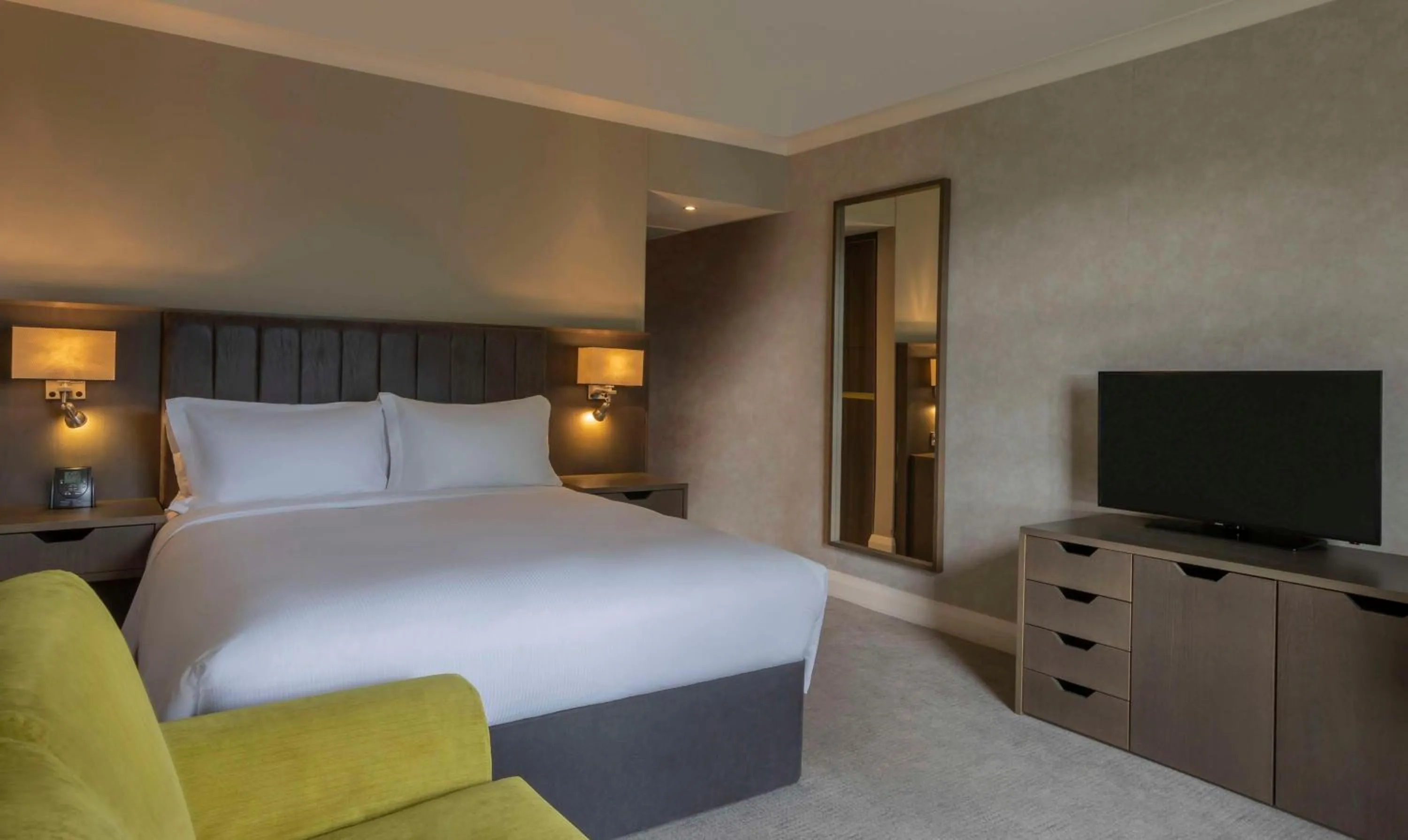Superior Queen Room in Hilton Dublin