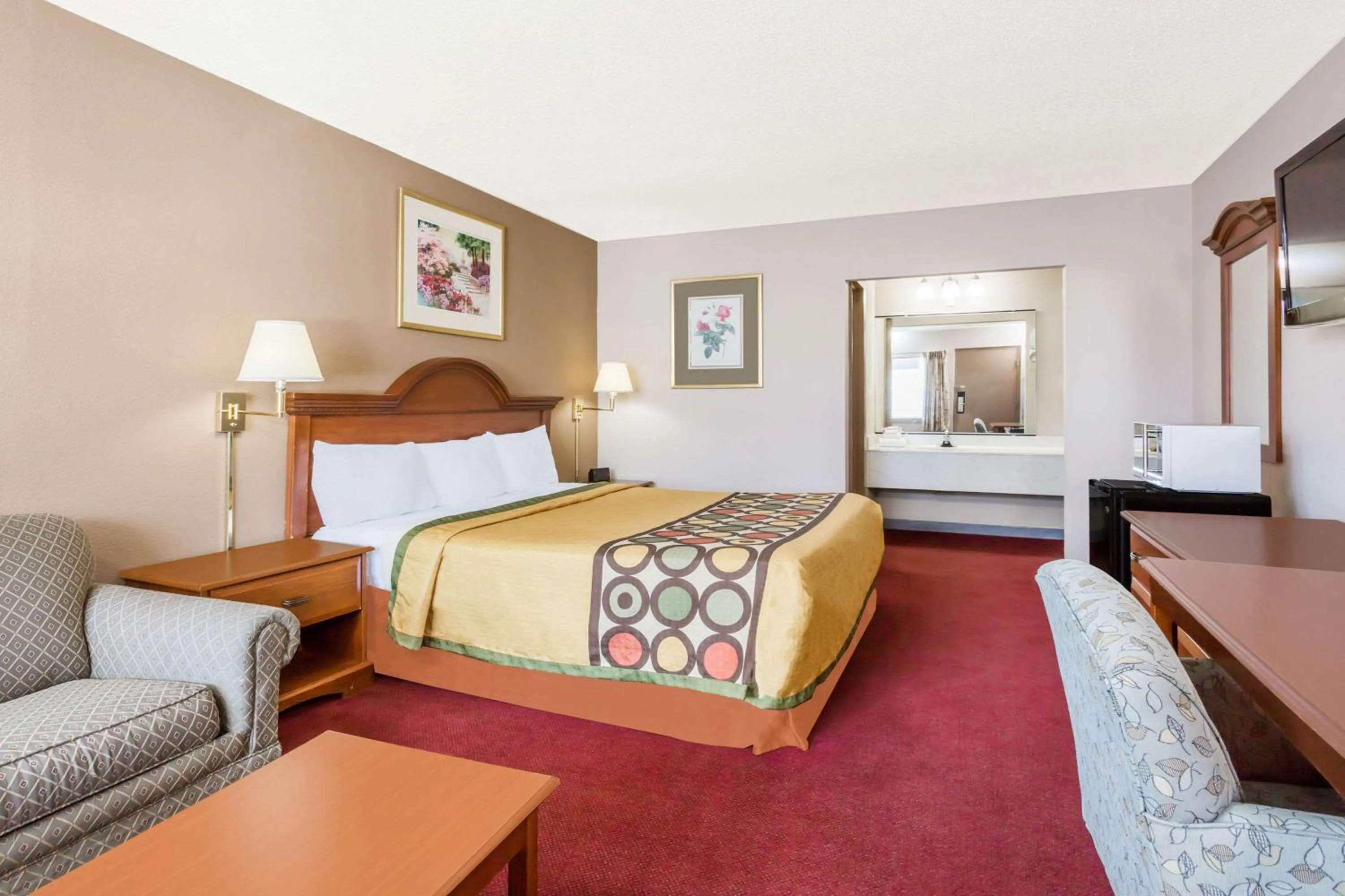 Deluxe King Room - Smoking in Super 8 by Wyndham Greensboro