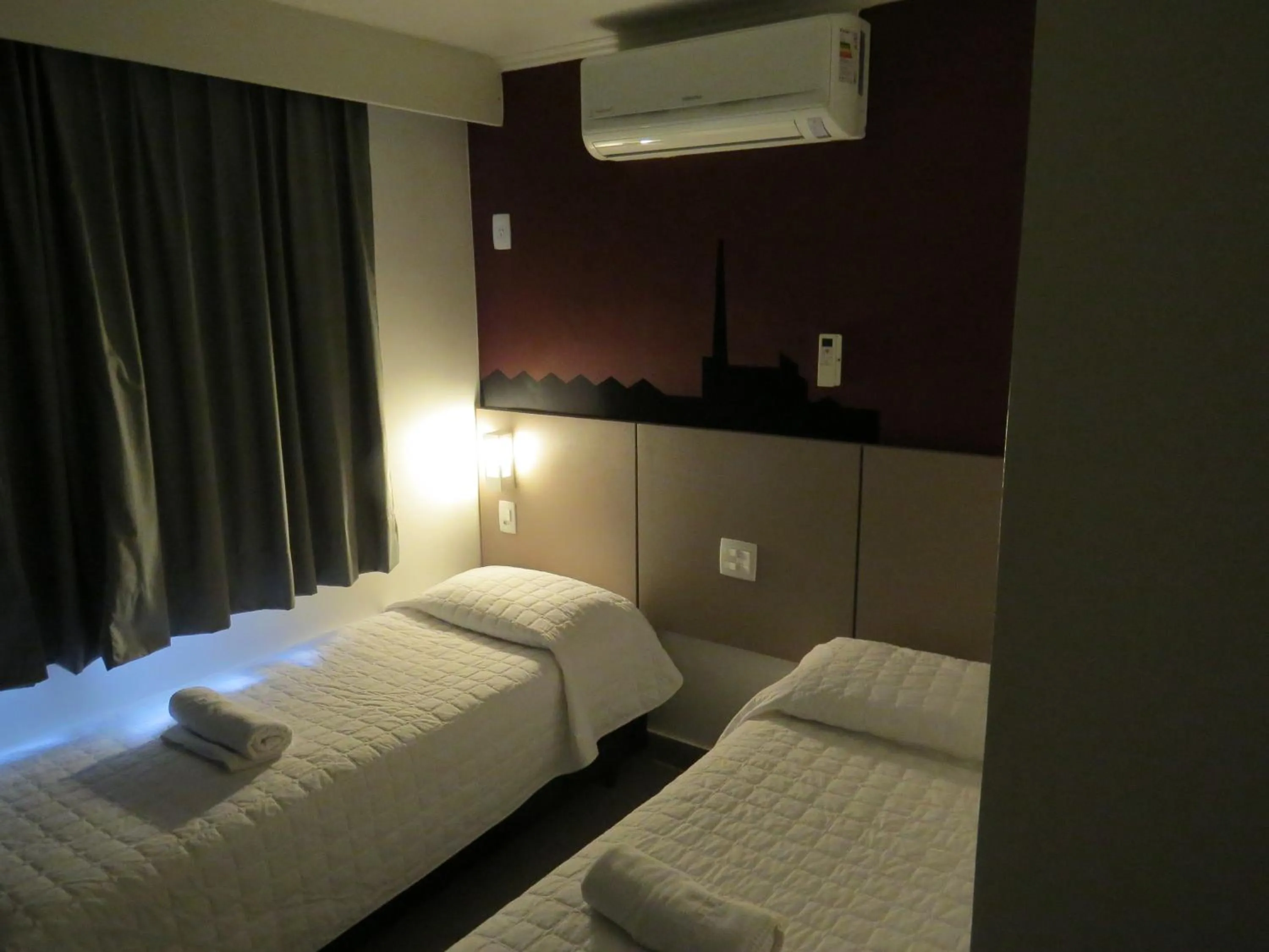 Deluxe Twin Room in Minuano Hotel Express próx Orla Lago Guaíba, Mercado Público, 300 m Rodoviária