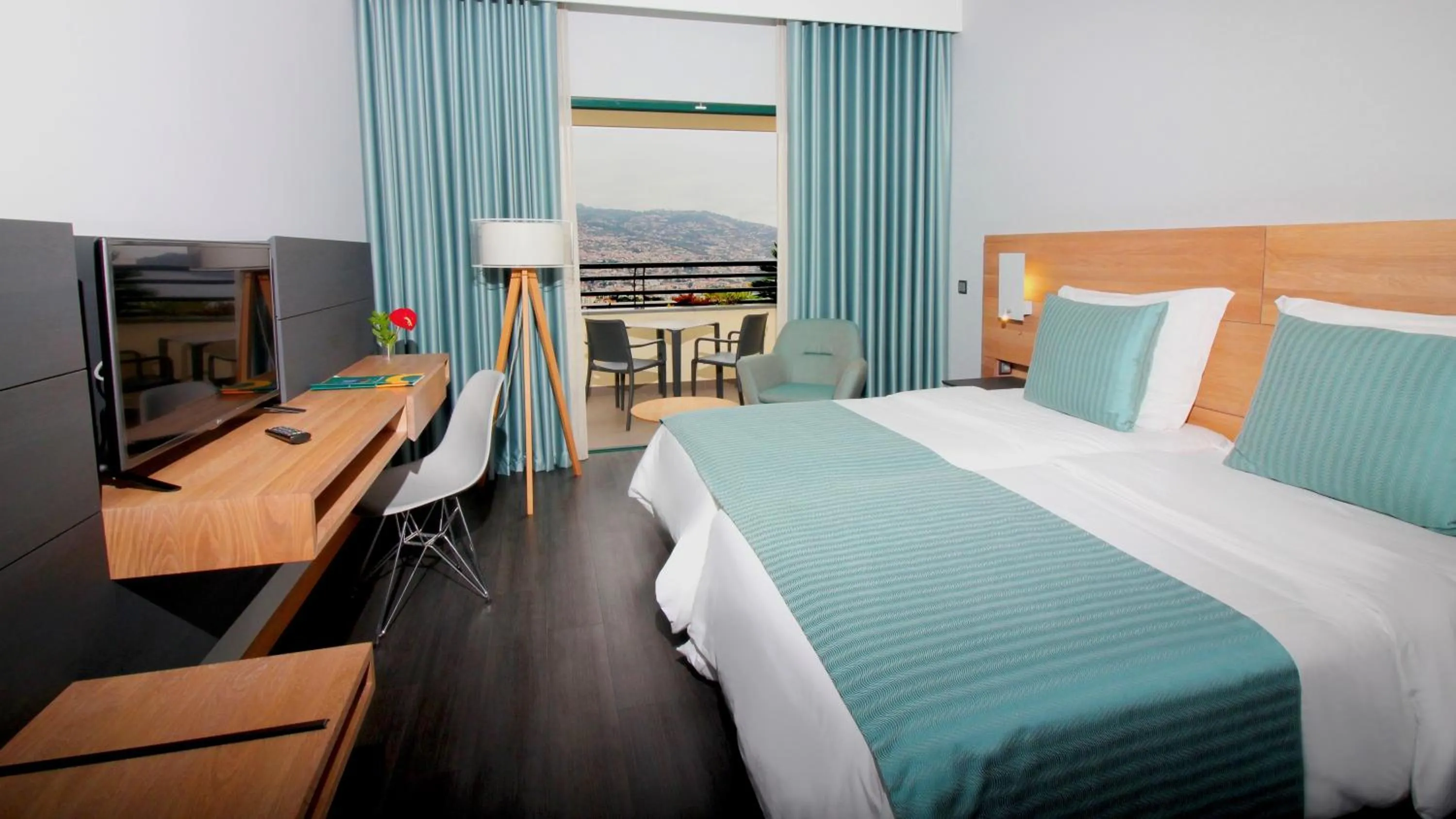 Superior Double or Twin Room with Sea View in Madeira Panorâmico Hotel