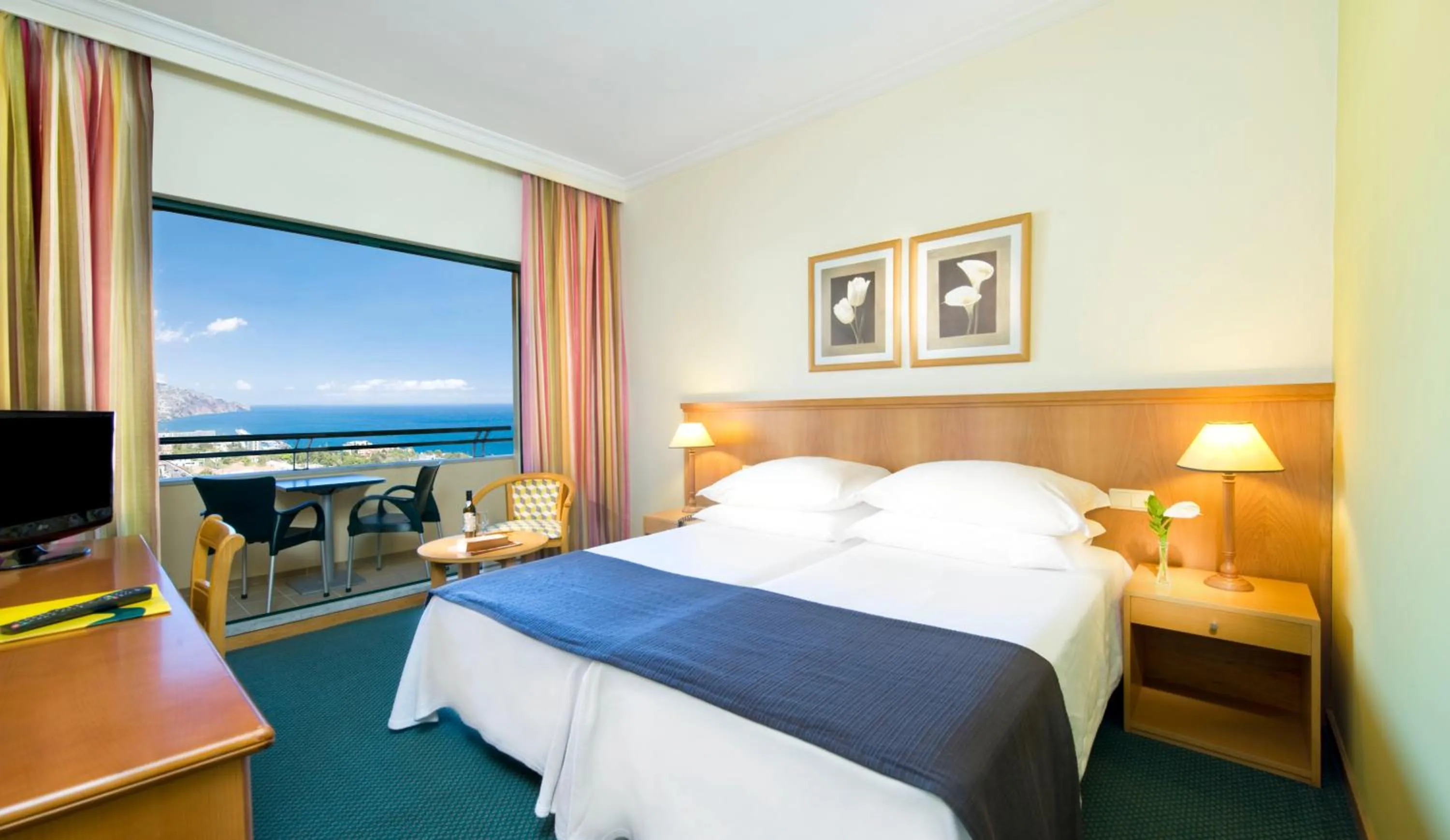 Double or Twin Room with Sea View in Madeira Panorâmico Hotel