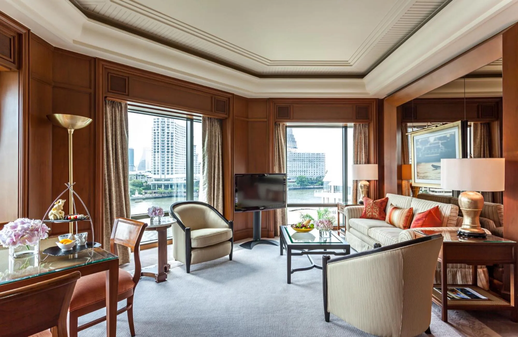 Deluxe King Suite in The Peninsula Bangkok