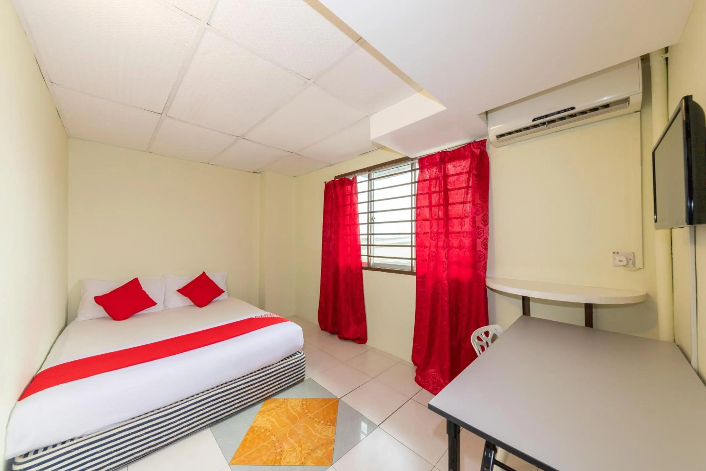 Deluxe Double Room in Super OYO 432 My 7days Inn