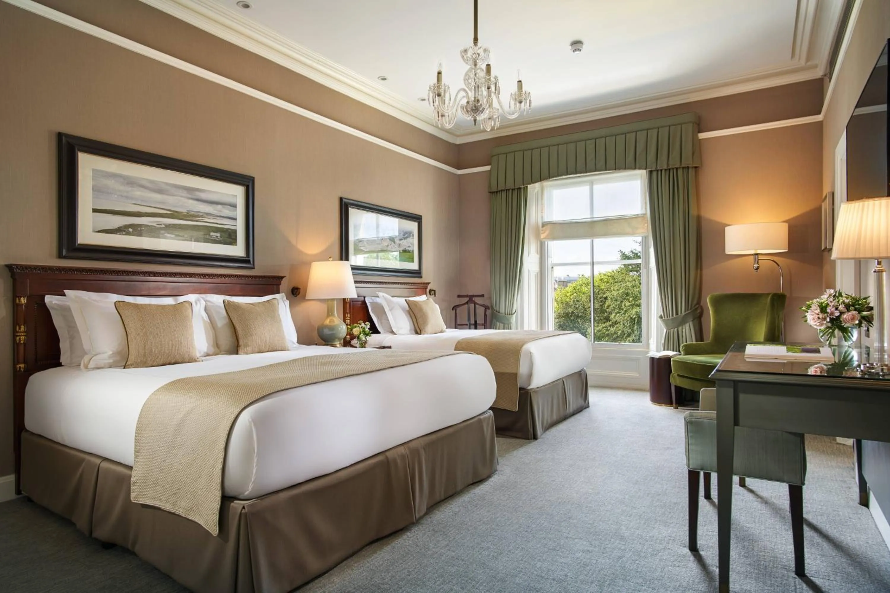 Large One-Bedroom Suite with Two Double Beds in The Shelbourne, Autograph Collection